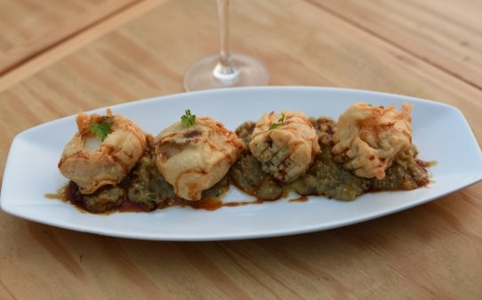 Tempura de bacalao con mayonesa de berros