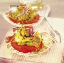 Ensaladilla rusa de tomate y almejas
