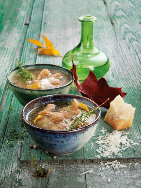 Sopa de ternera y pollo de payés con babosa blanca