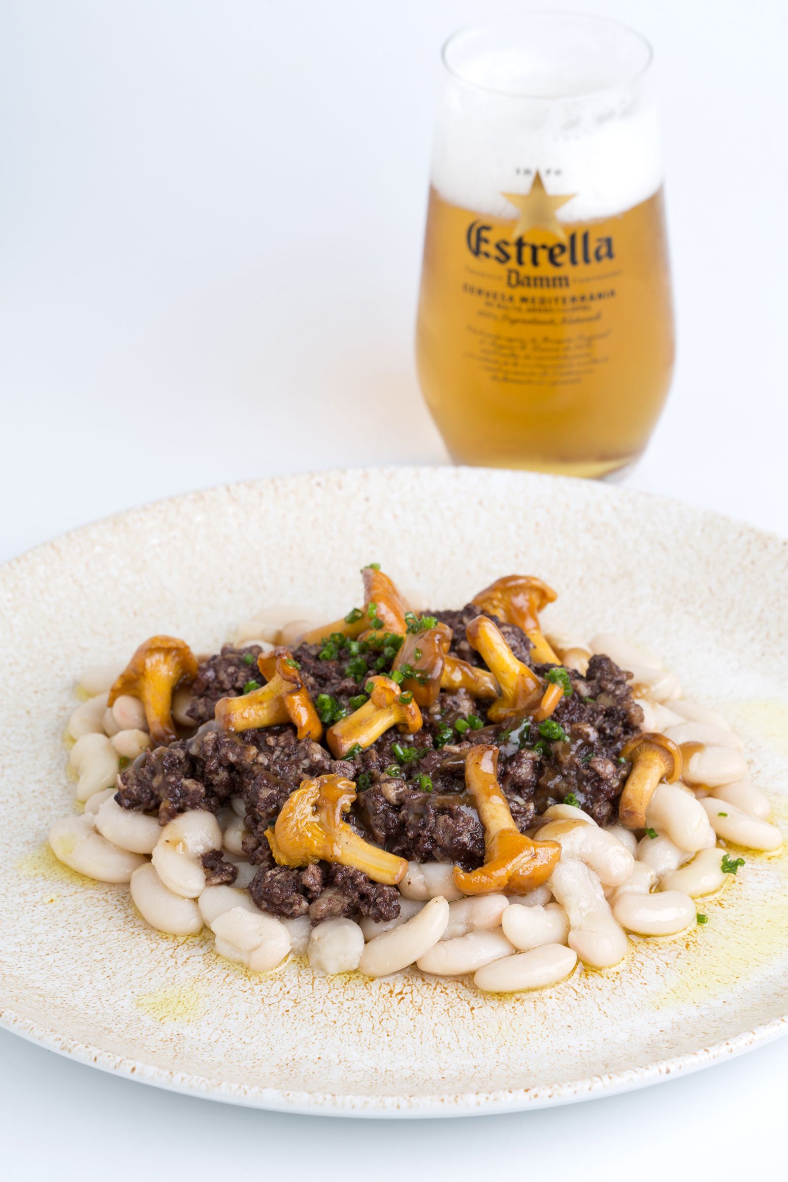 Judías de la aguja de gancho con ruiseñores (DOP Judía de la Aguja de gancho)