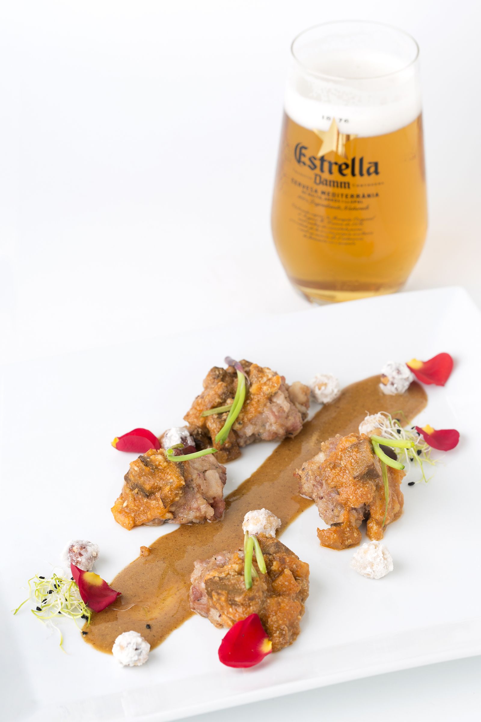 Mandonguilles de peus de porc i avellana amb sípia (DOP Avellana de Reus) Mandonguilles de peus de porc i avellana amb sípia (DOP Avellana de Reus)