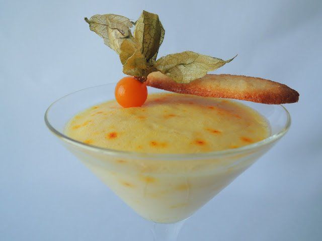 Mousse de azafrán y galleta de coco