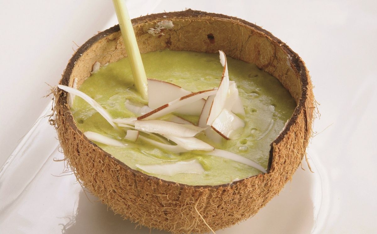 Sopa freda de pèsols, curri, citronella i coco