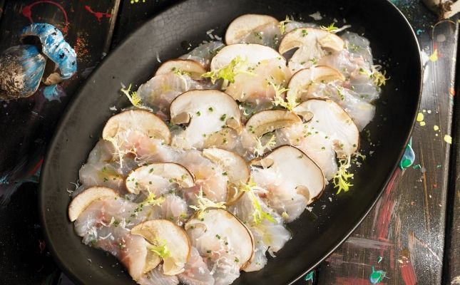 Llobarro amb carpaccio de ceps Llobarro amb carpaccio de ceps