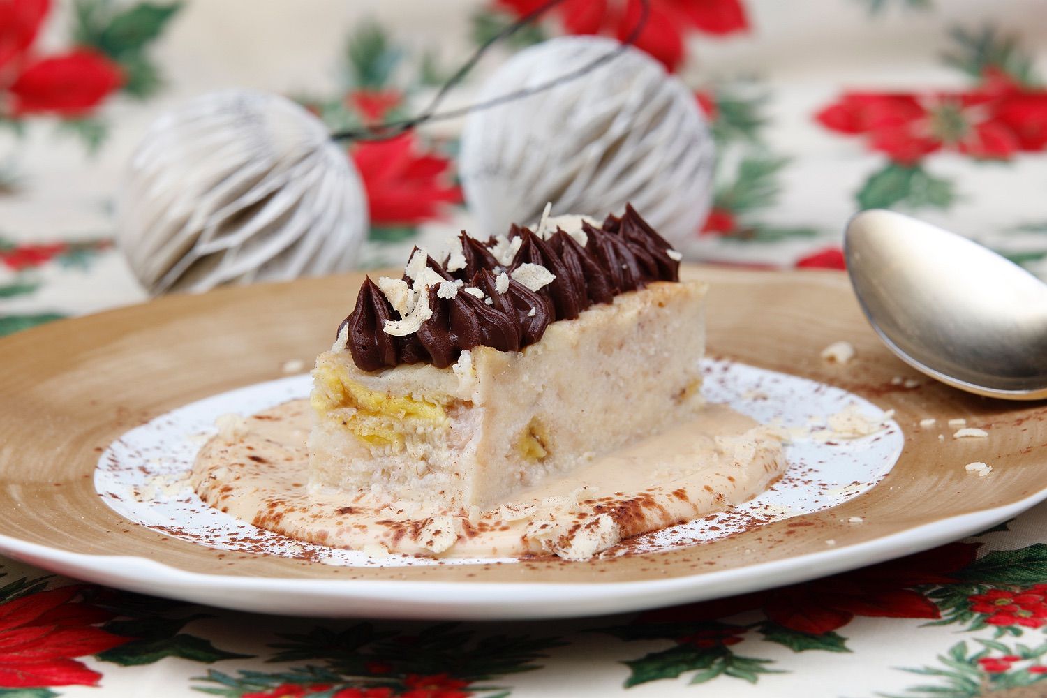 Flan de pan y plátano con crema de Jijona
