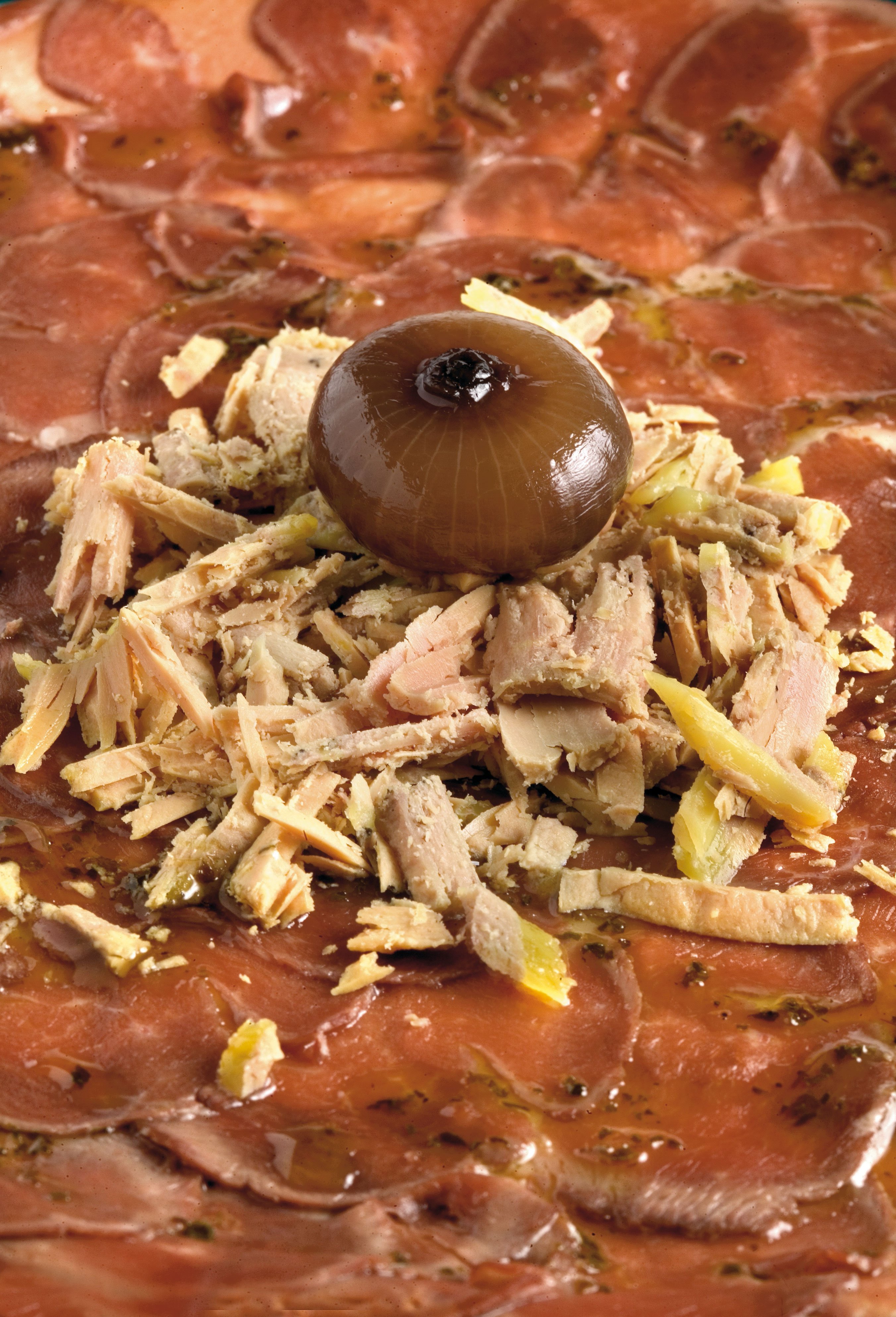 Carpaccio de magret d'ànec amb encenalls de 'foie-gras'