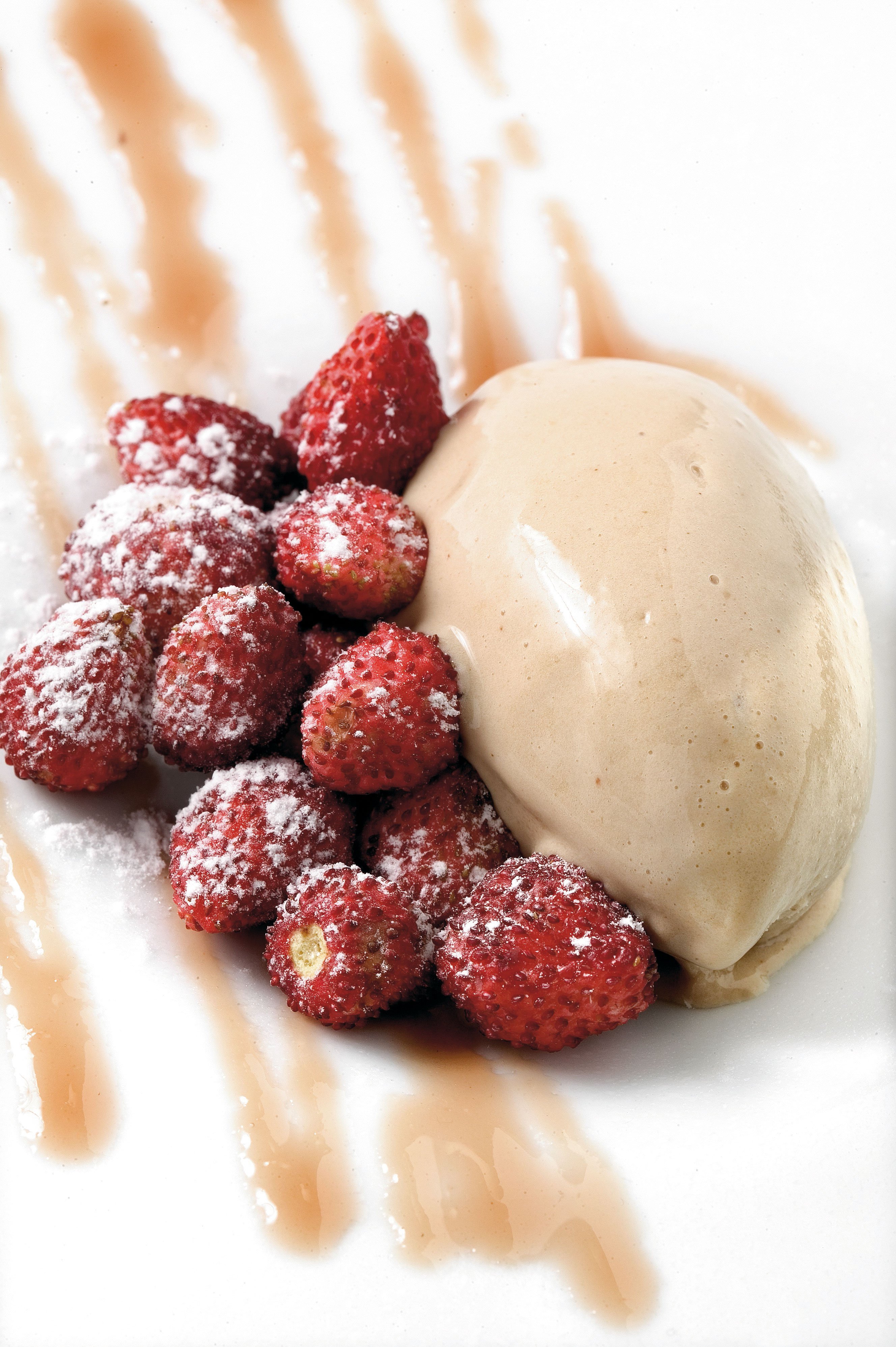 Gelat de xarop d'avet amb maduixetes del bosc