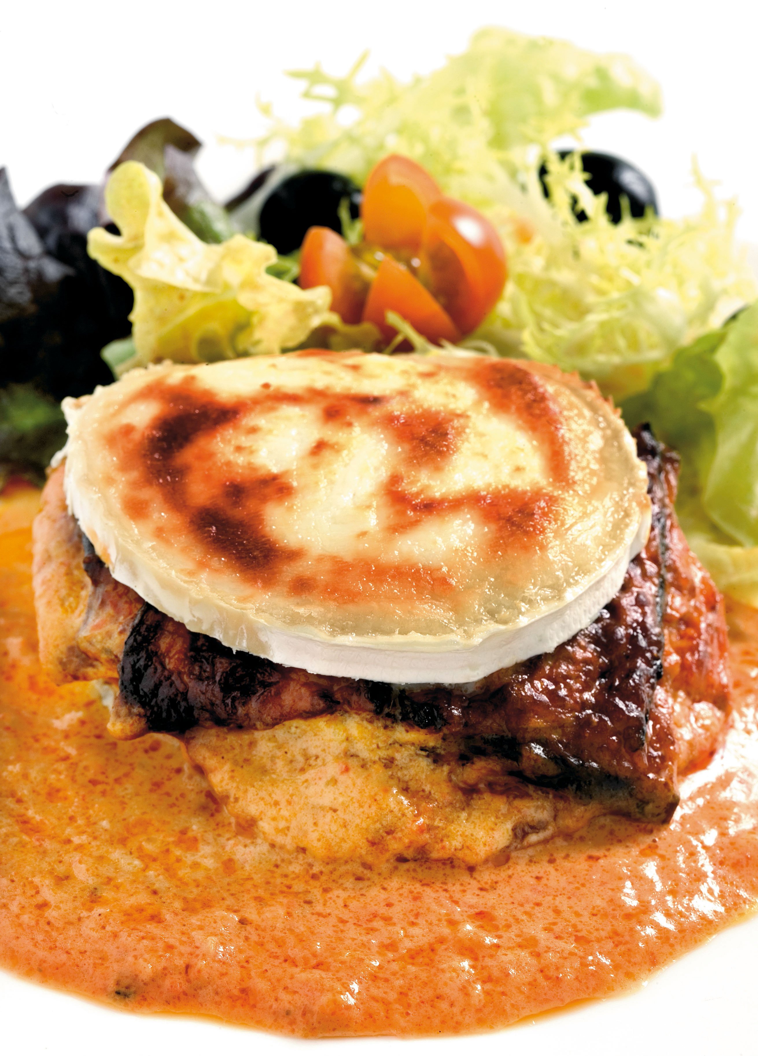 Timbal de verdures amb formatge de cabra gratinat