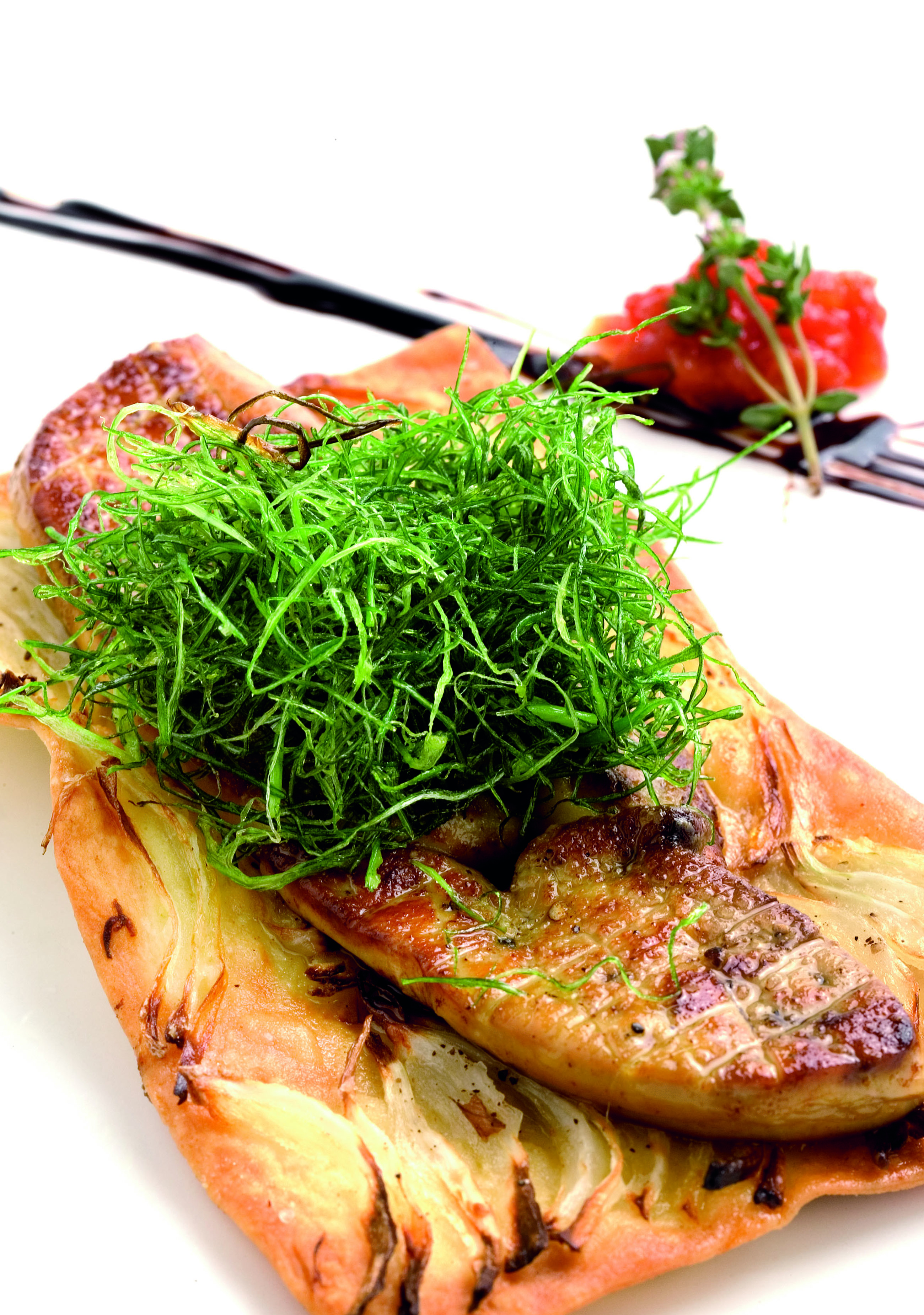 Coca de pa amb ceba i foie gras