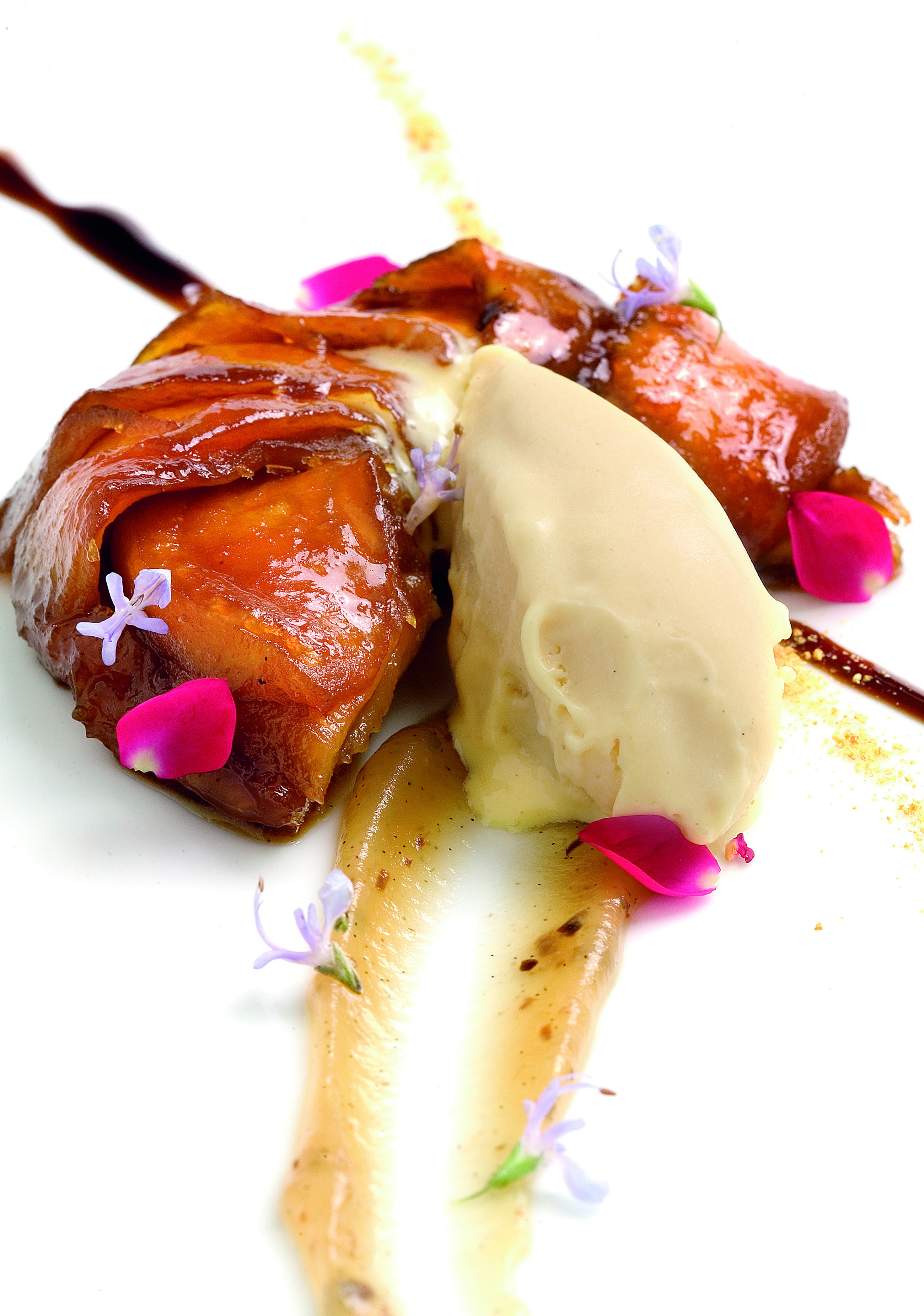 Tatin de poma i gelat de fruita de la passió