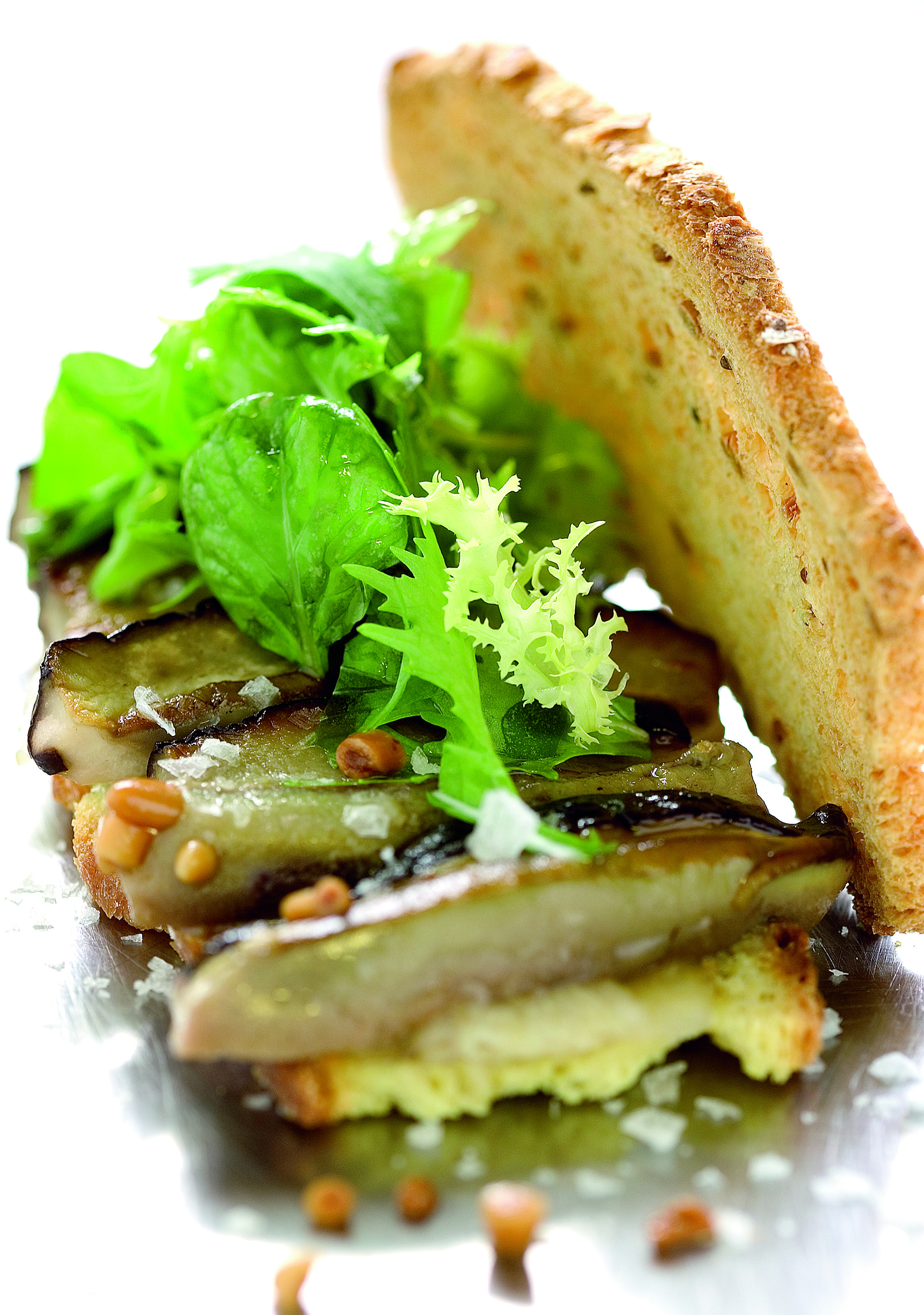 Torrada amb ceps i amanida