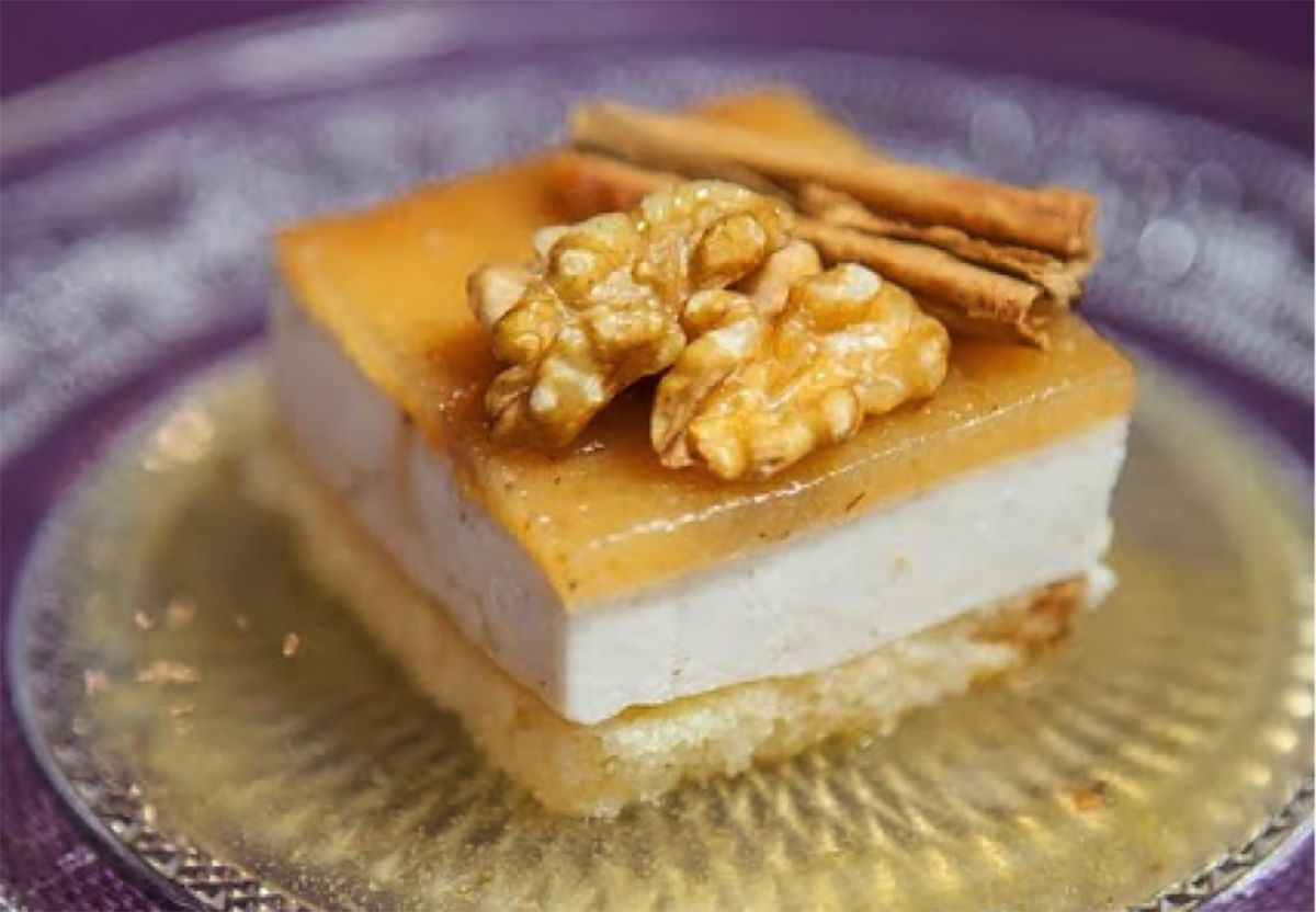 Pastel de leche de almendras y codonyat