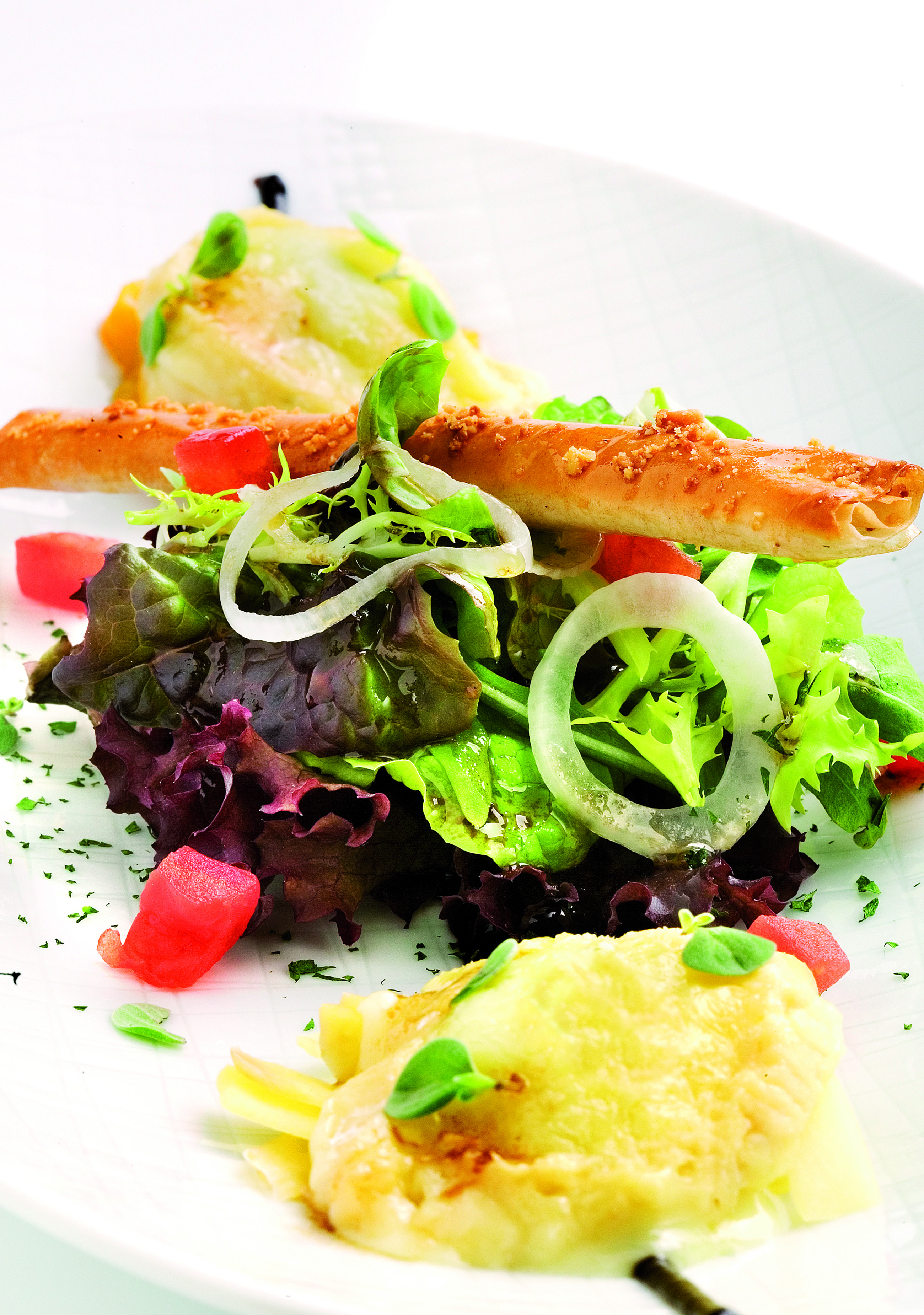 Amanida de formatge de cabra amb mango i olives negres