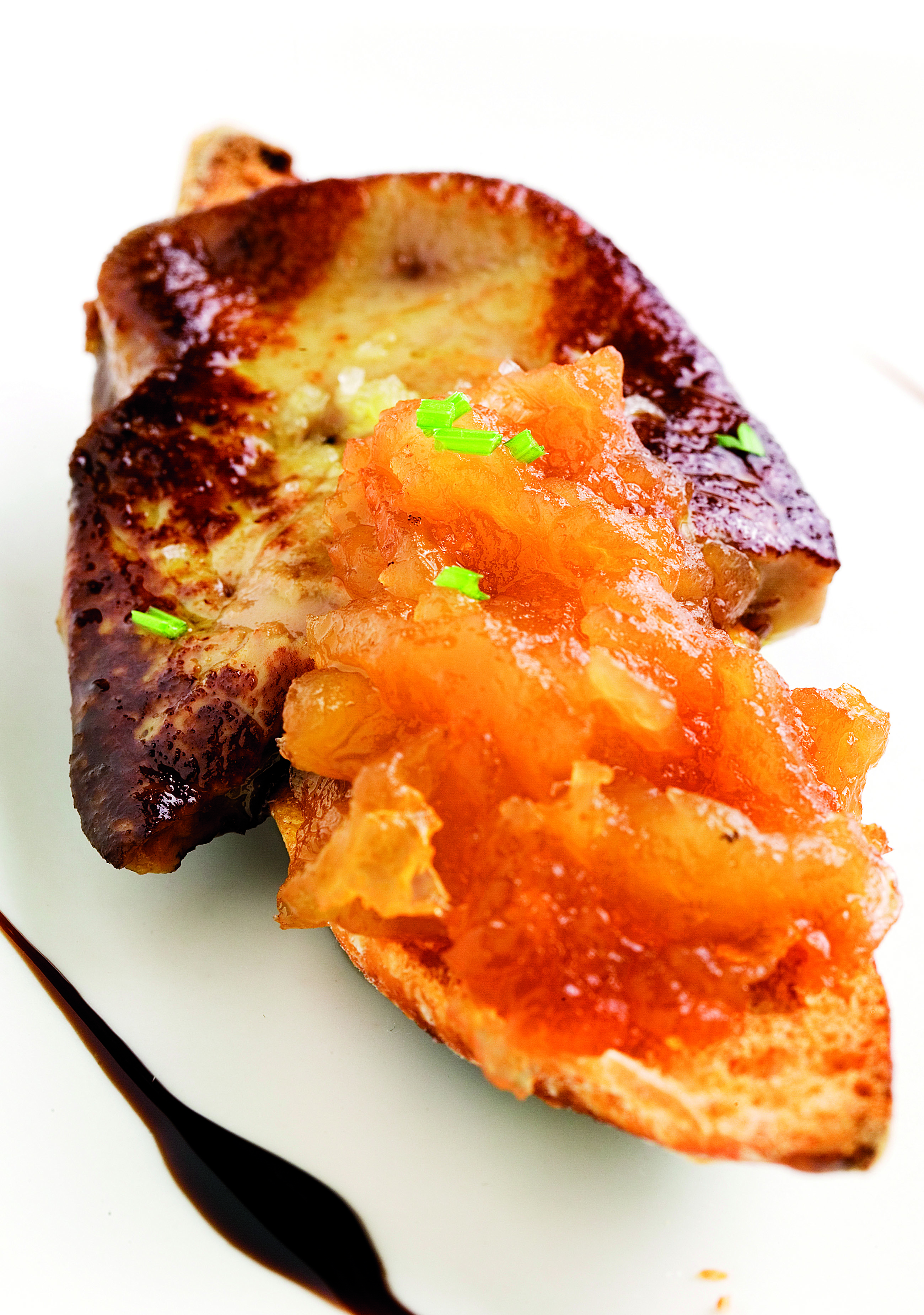 Torradeta de pa amb foie i poma