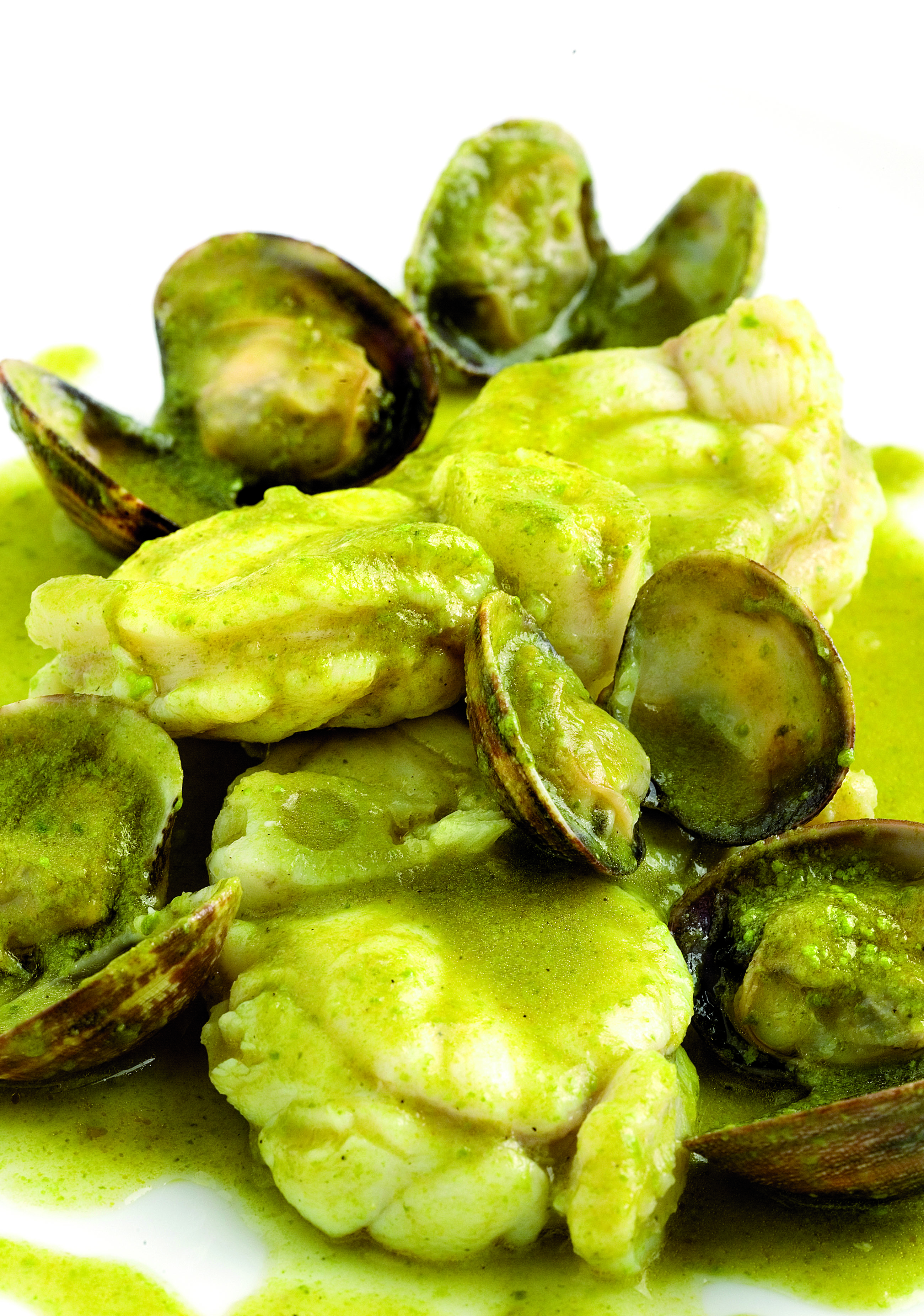 Rape y almejas con 'suquet' de espárragos verdes