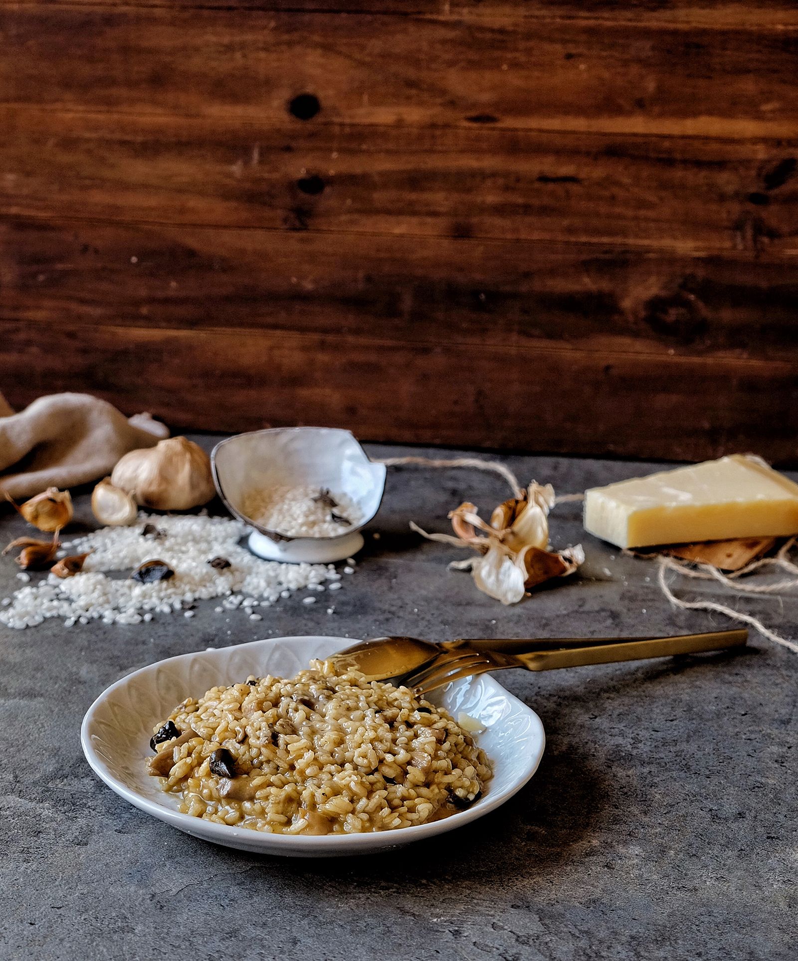 Risotto amb bolets i all negre