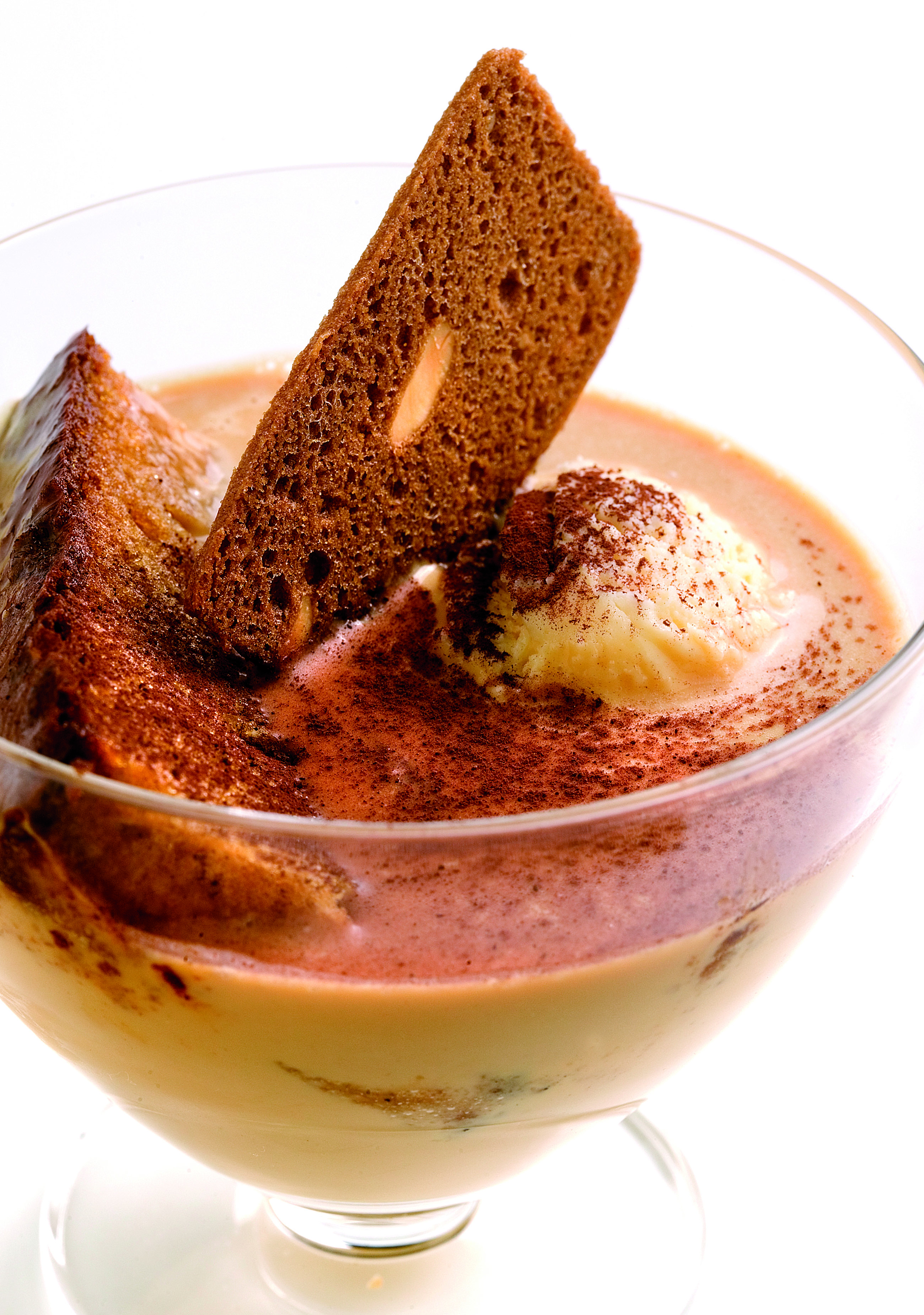 Sopa de pinyons amb pa d'espècies  i crema de xocolata blanca