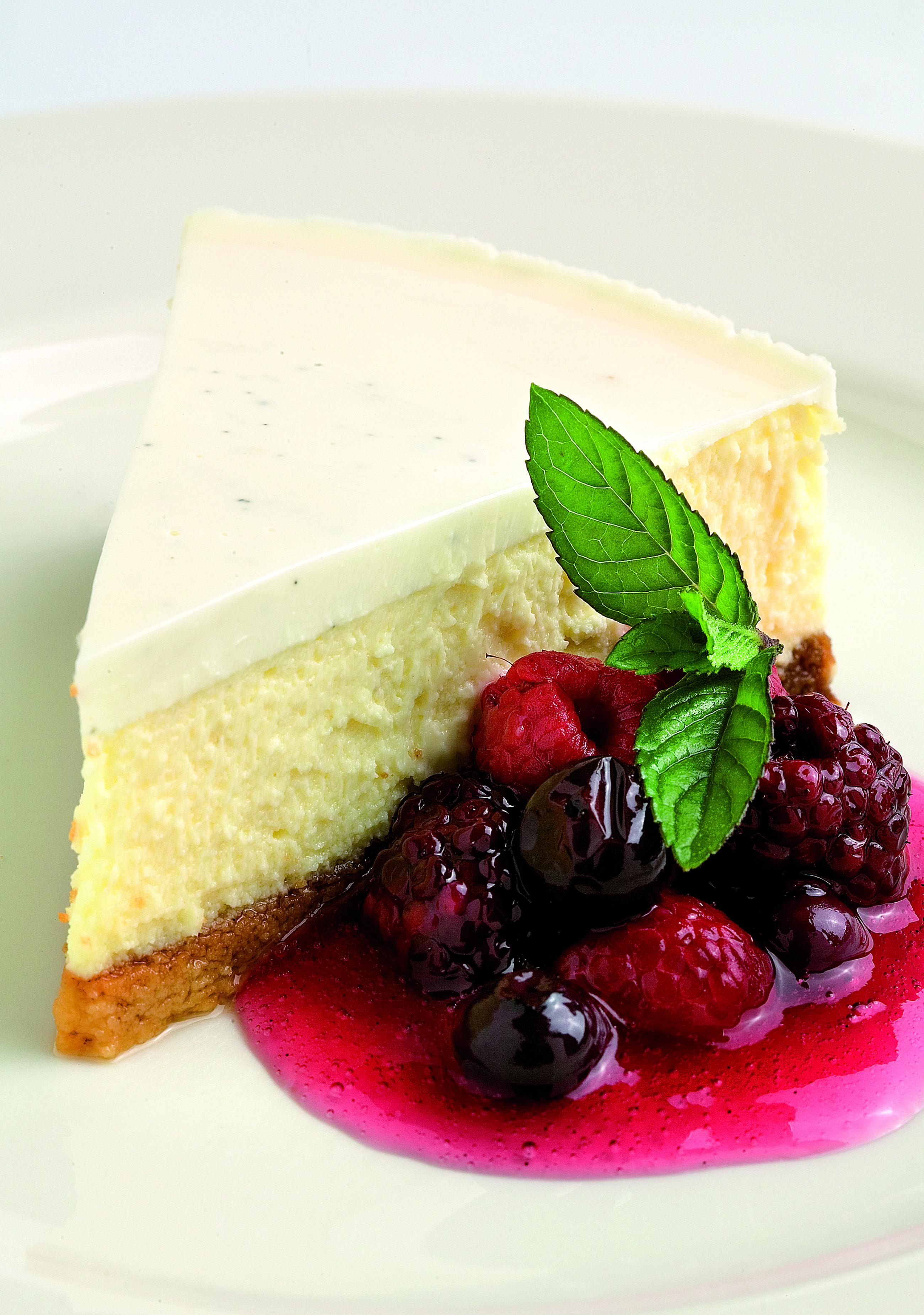 Pastís de formatge de cabra amb vainilla i saltat de fruita vermella