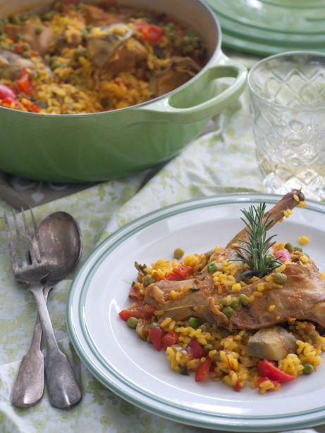 Arroz con conejo y verduras en 'cocotte'