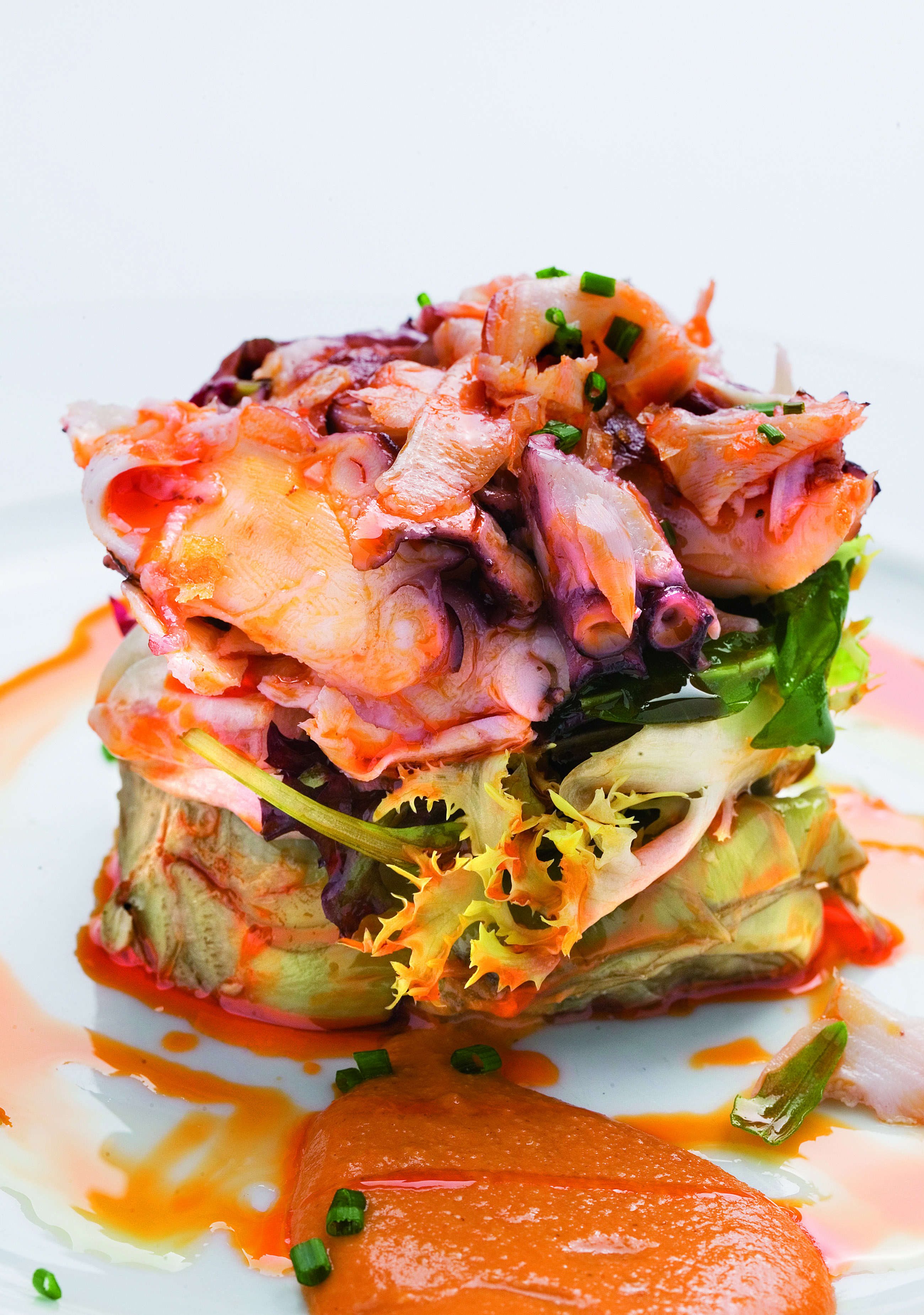 Ensalada de alcachofas con romesco