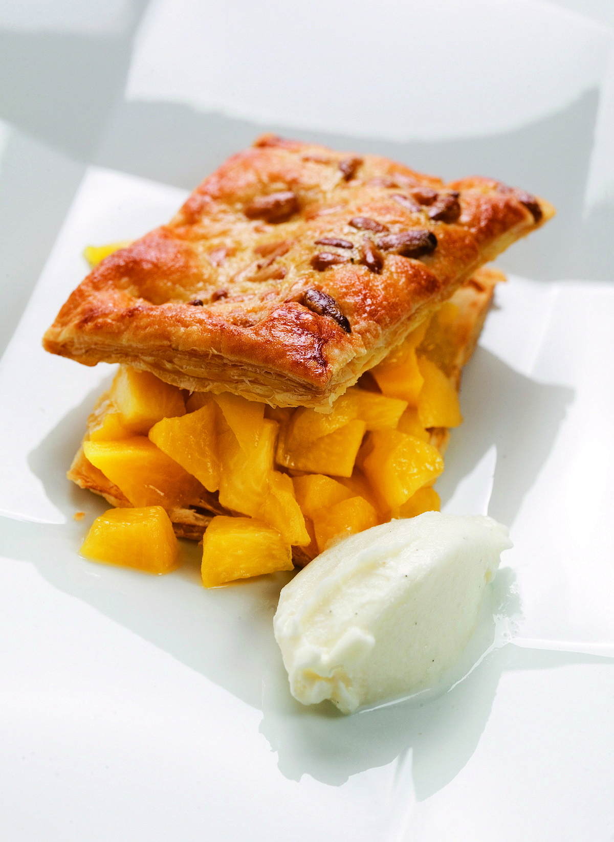 Pasta de full amb préssec de vinya i vainilla