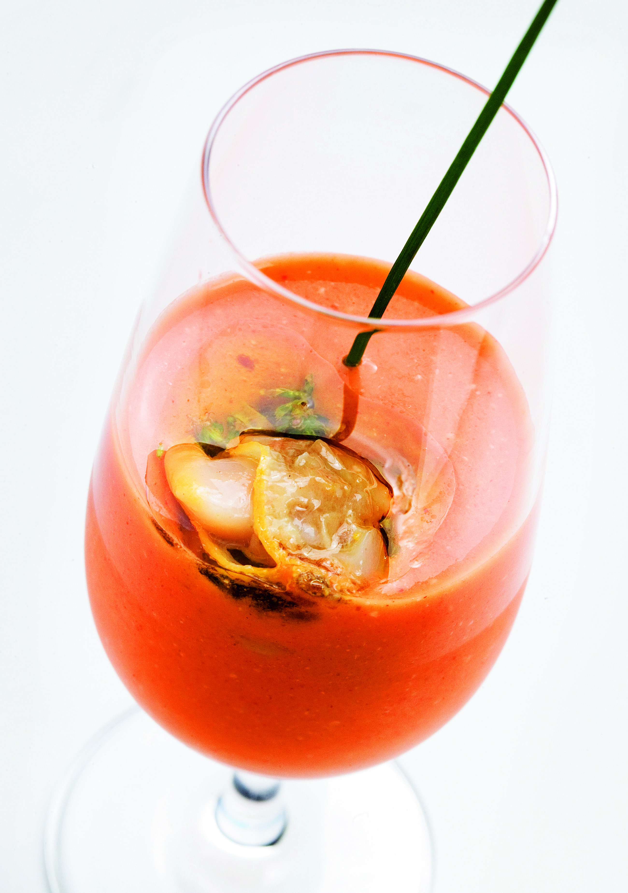 Xarrup de gaspatxo de síndria i escopinyes