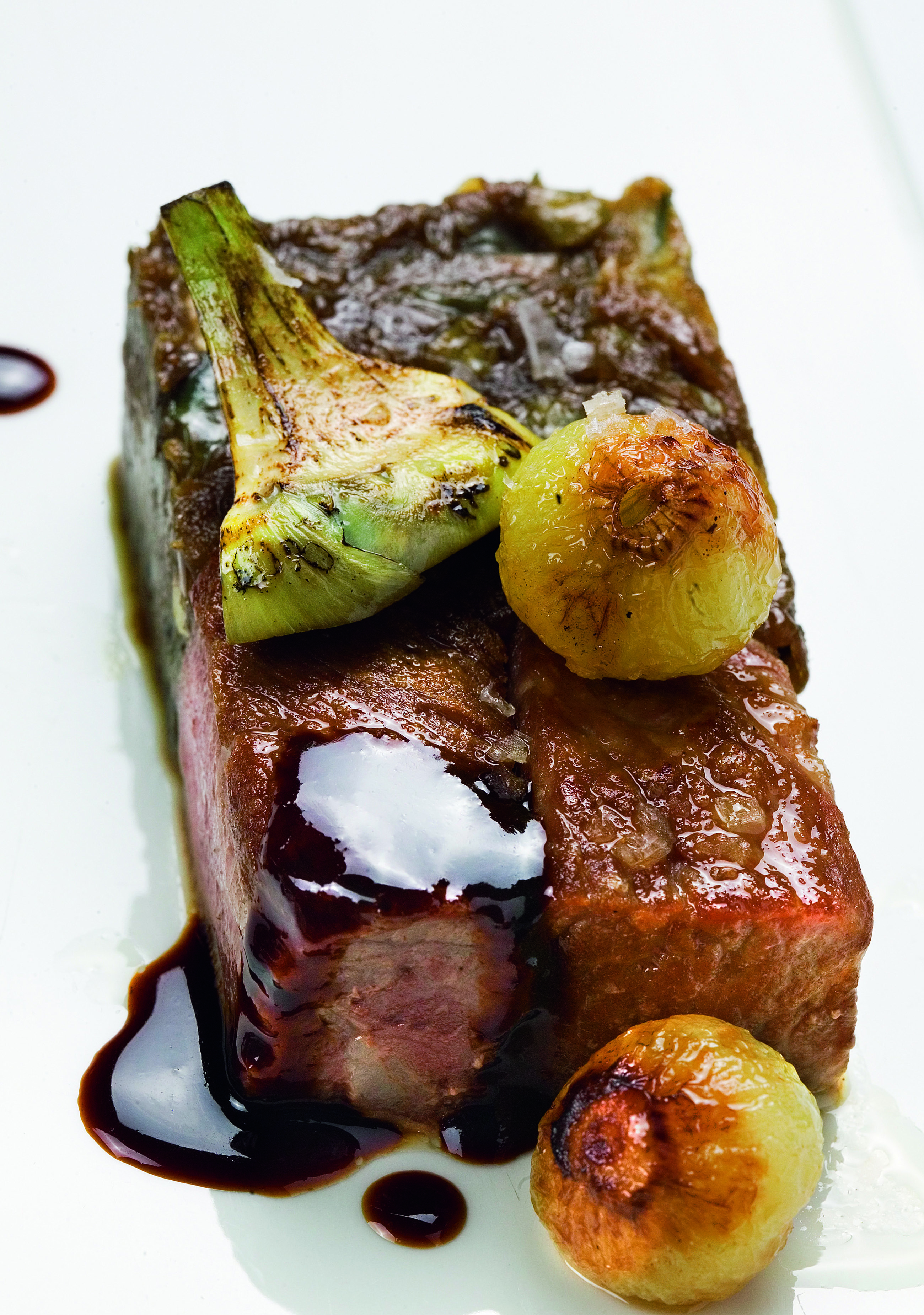 Presa ibèrica amb carxofes a lo pobre