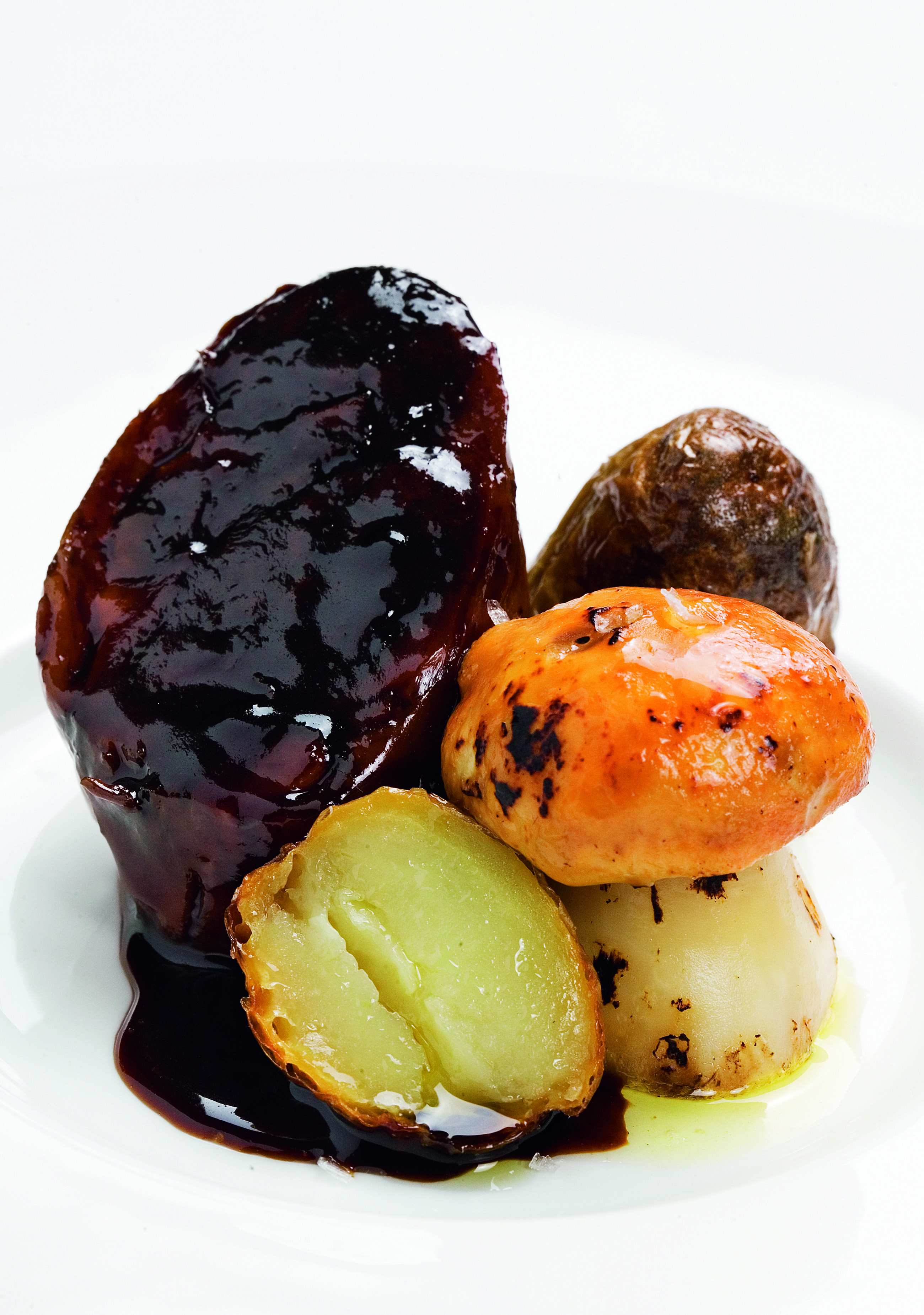 Espatlla de cabrit farcida amb pa torrat i alls escalivats