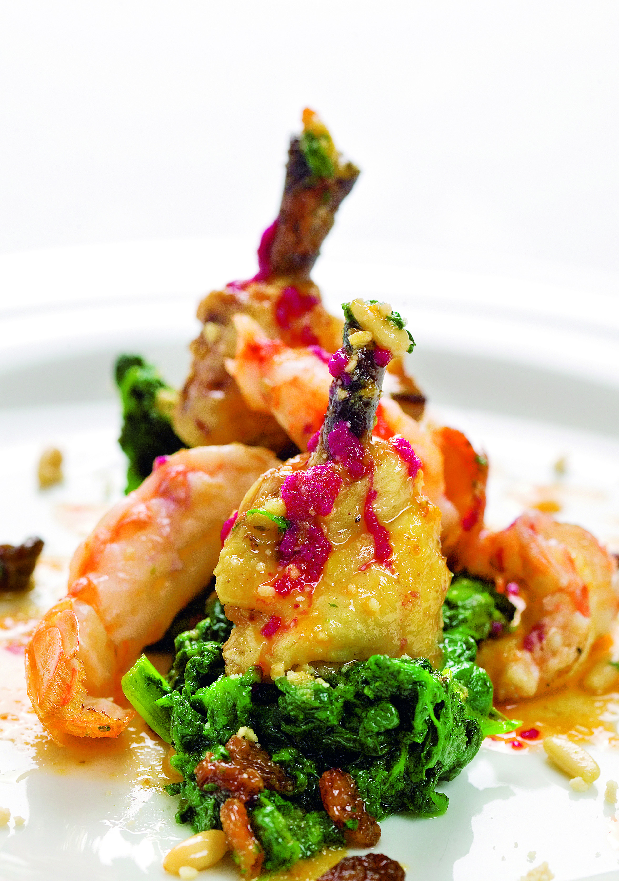 Bracets de pollastre amb cues descamarlà i espinacs