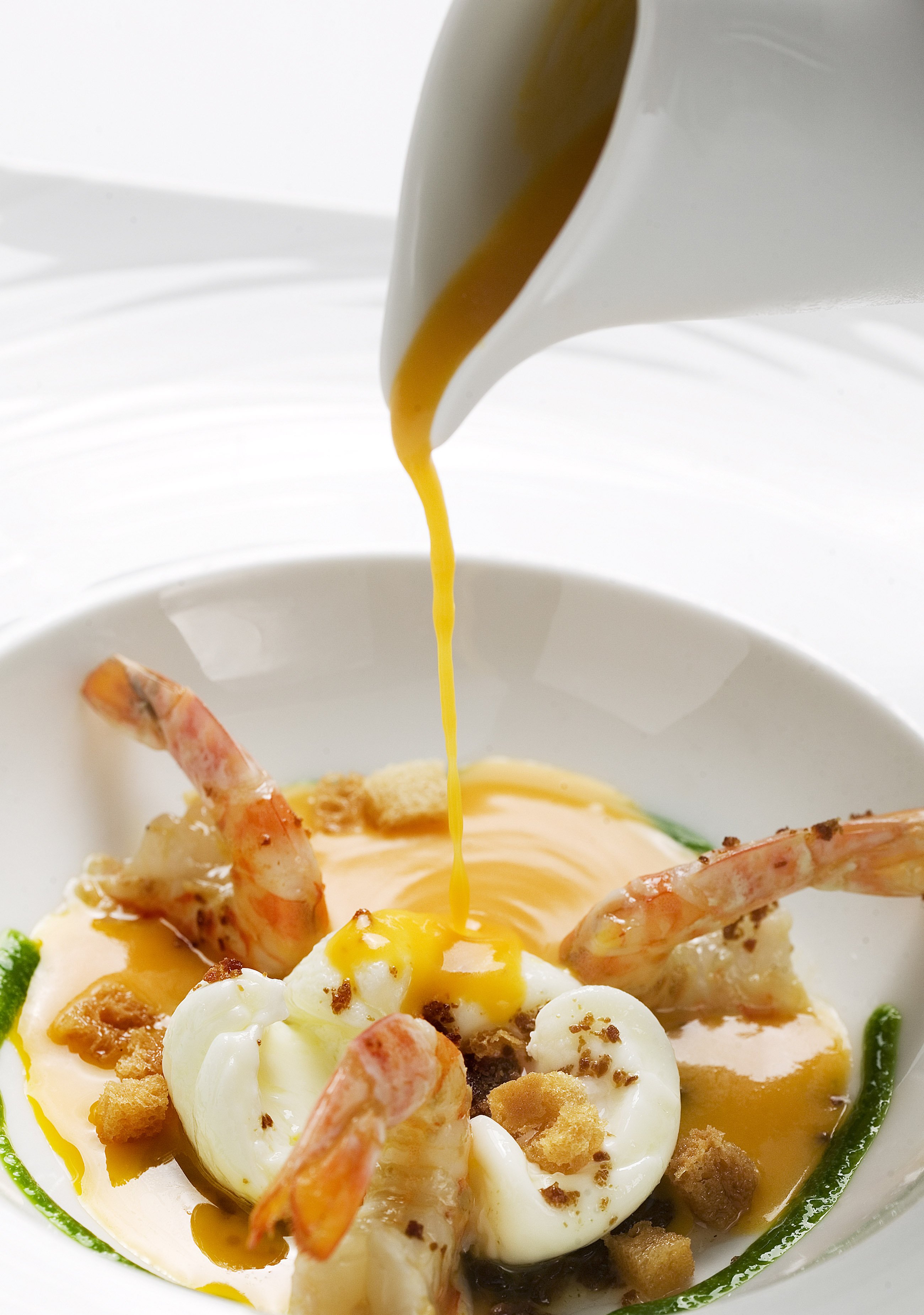 Sopa de carbassa amb llagostins a la planxa i ou escumat