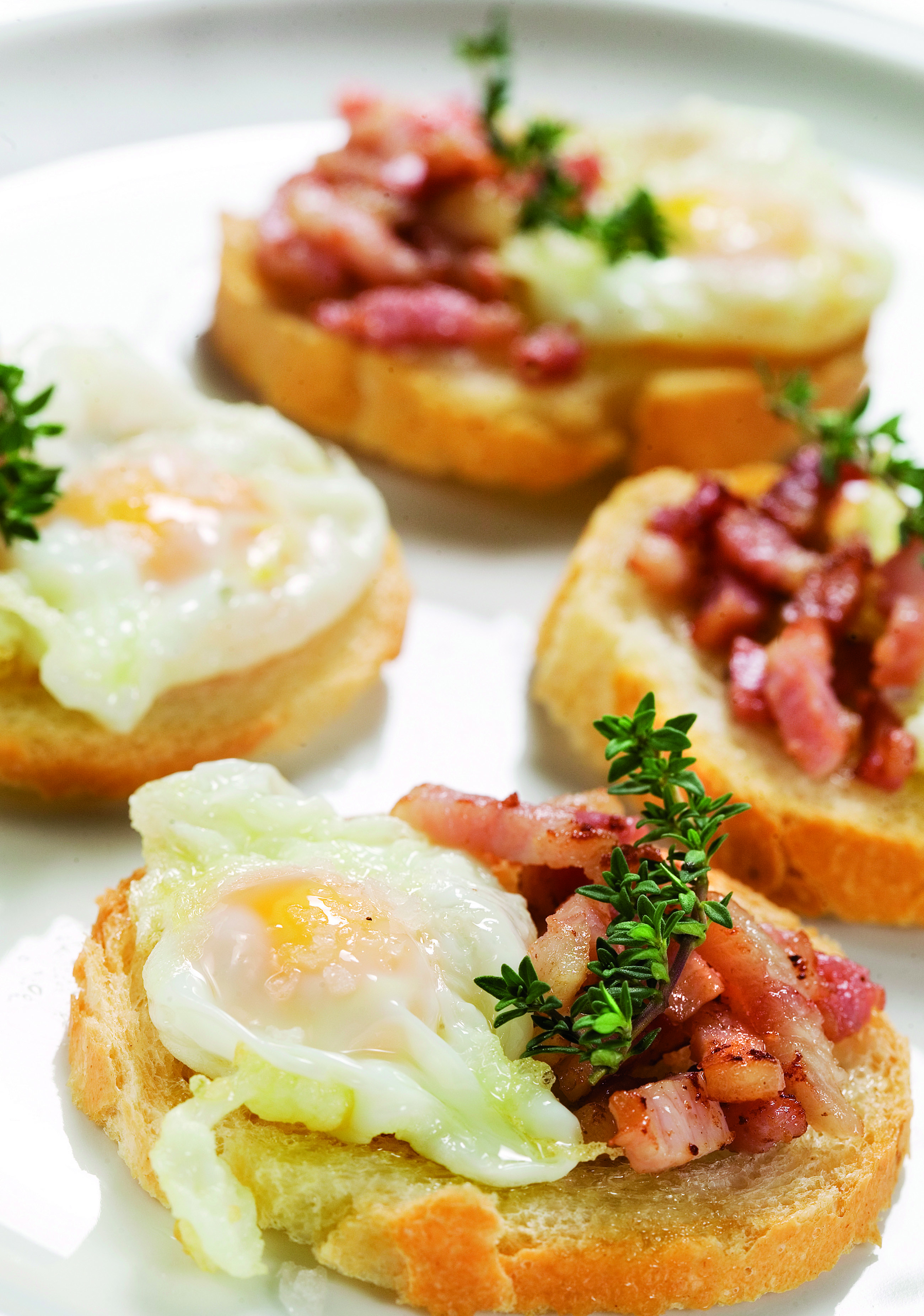 Ous de guatlla amb bacó