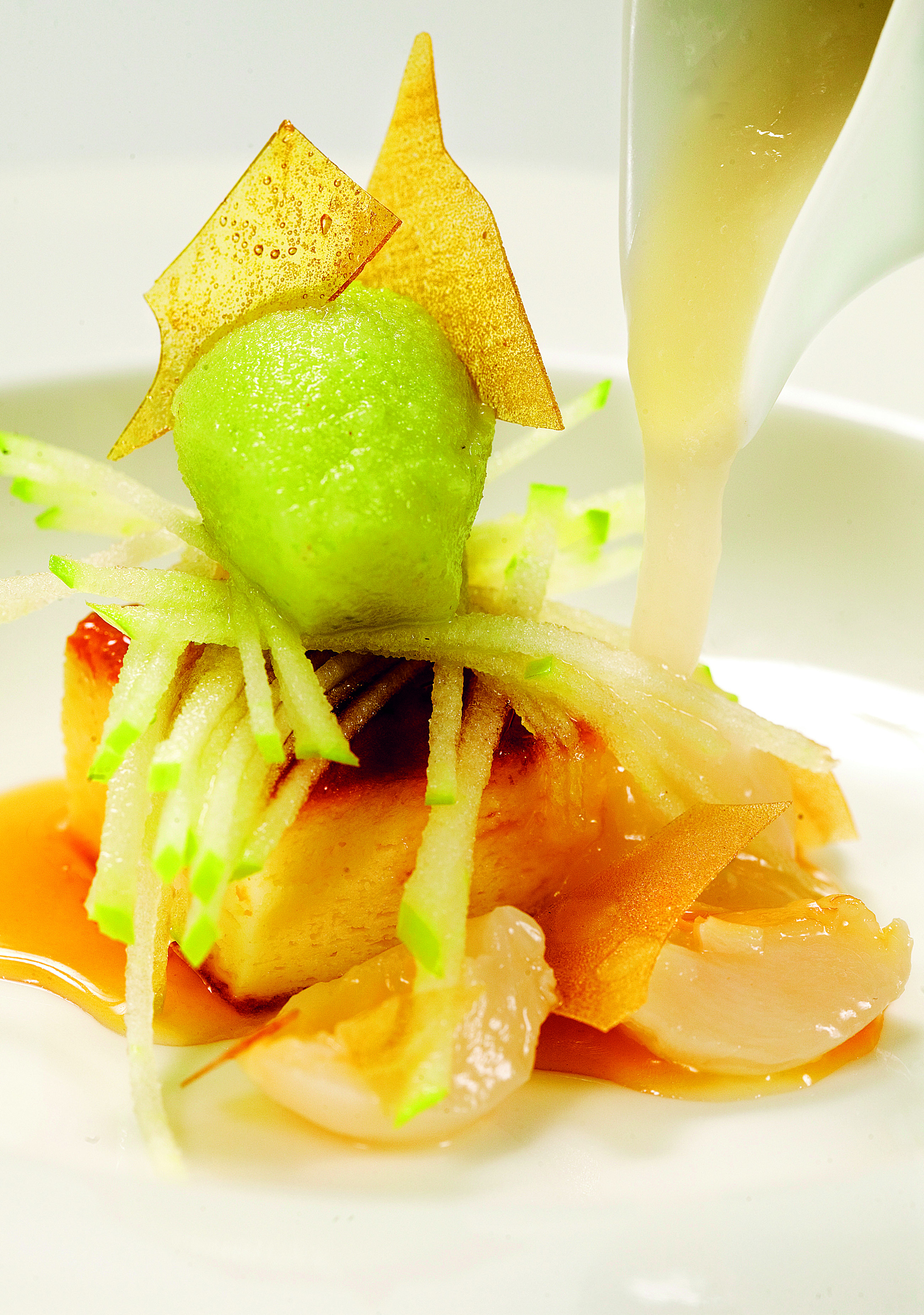 Sopa de litxis amb sorbet de poma verda i pastís de formatge