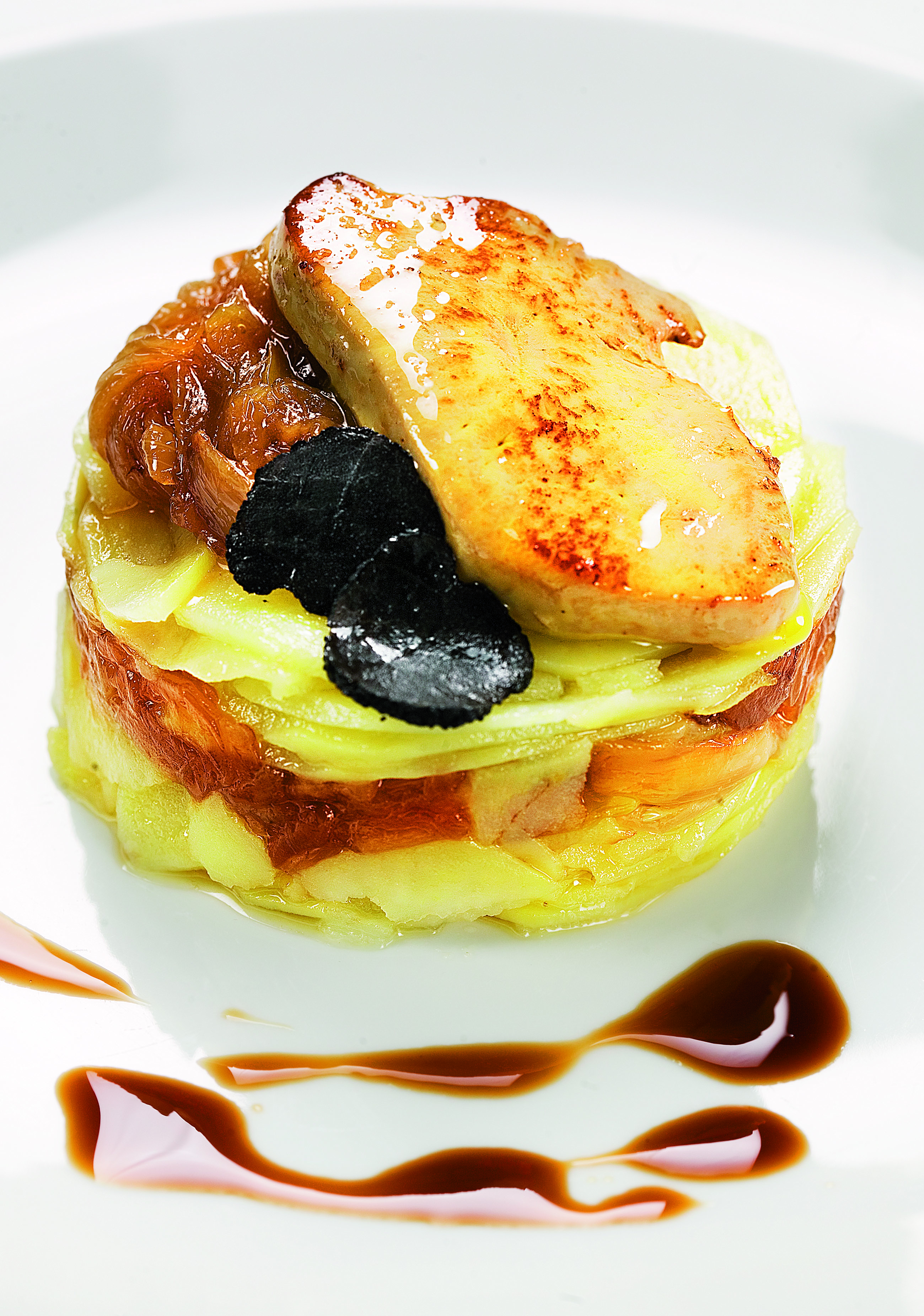 Lasanya de patata amb foie gras i ceba caramel·litzada
