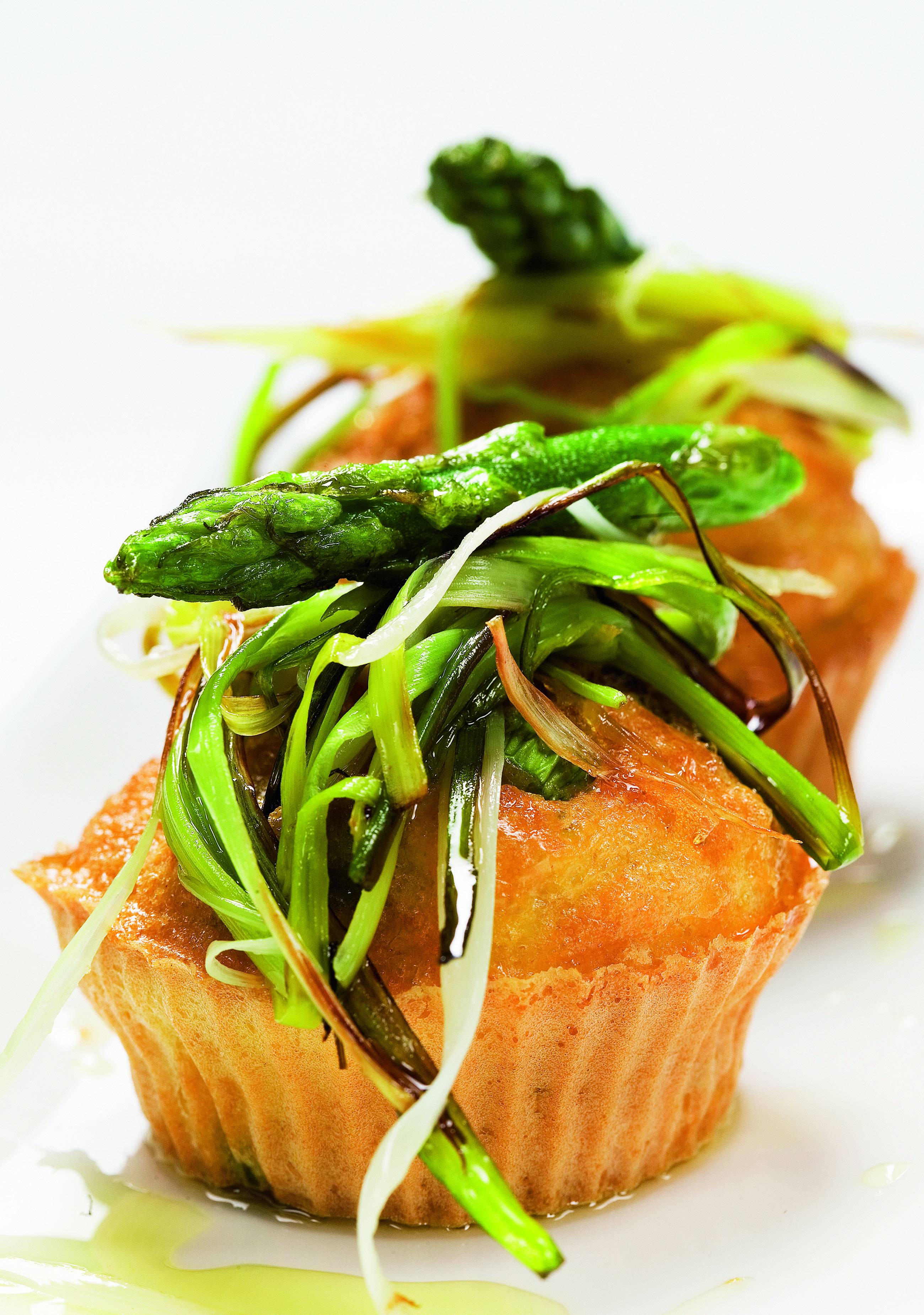 Magdalena d'espàrrecs i alls tendres