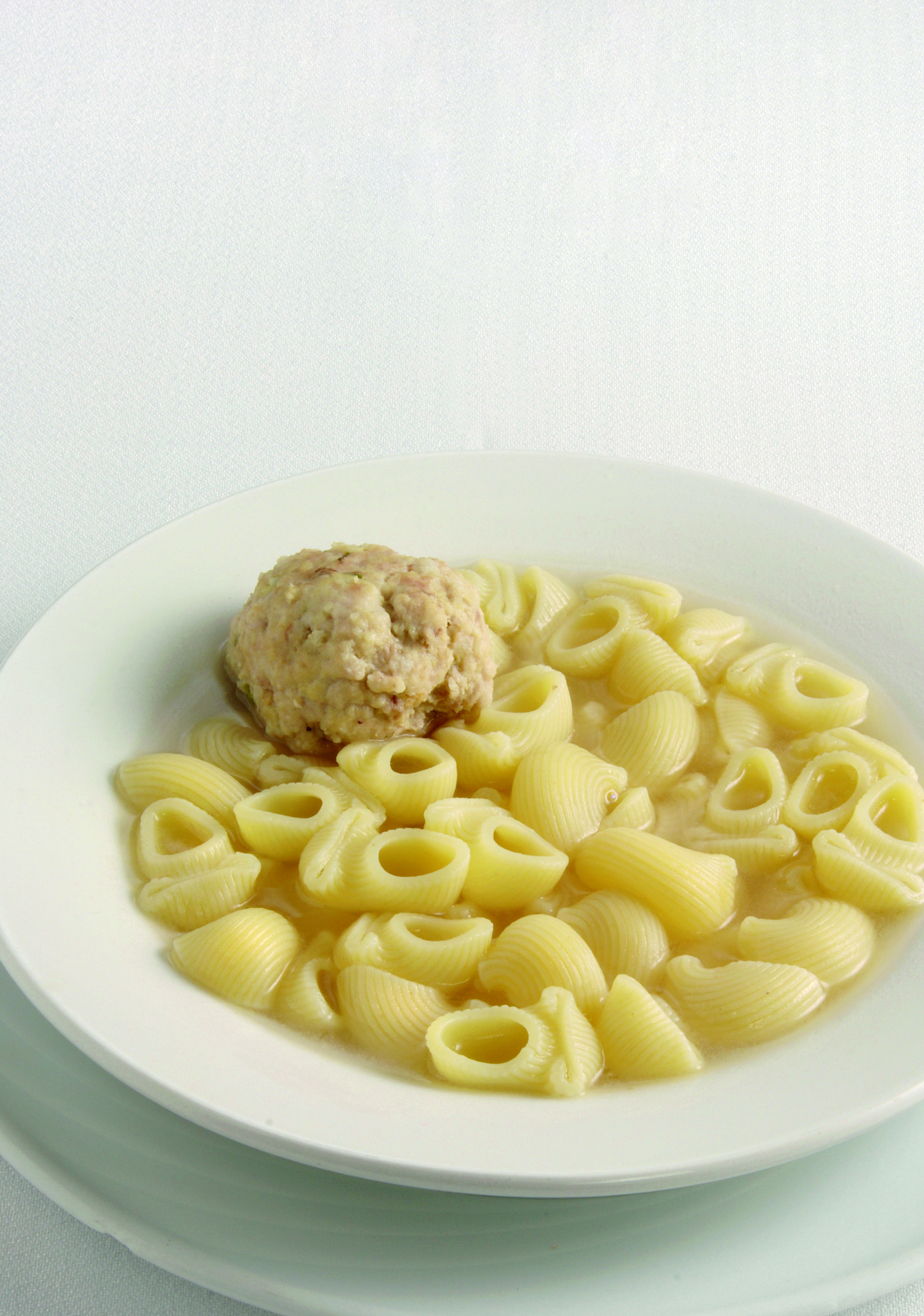 Sopa amb pilota i carn d'olla