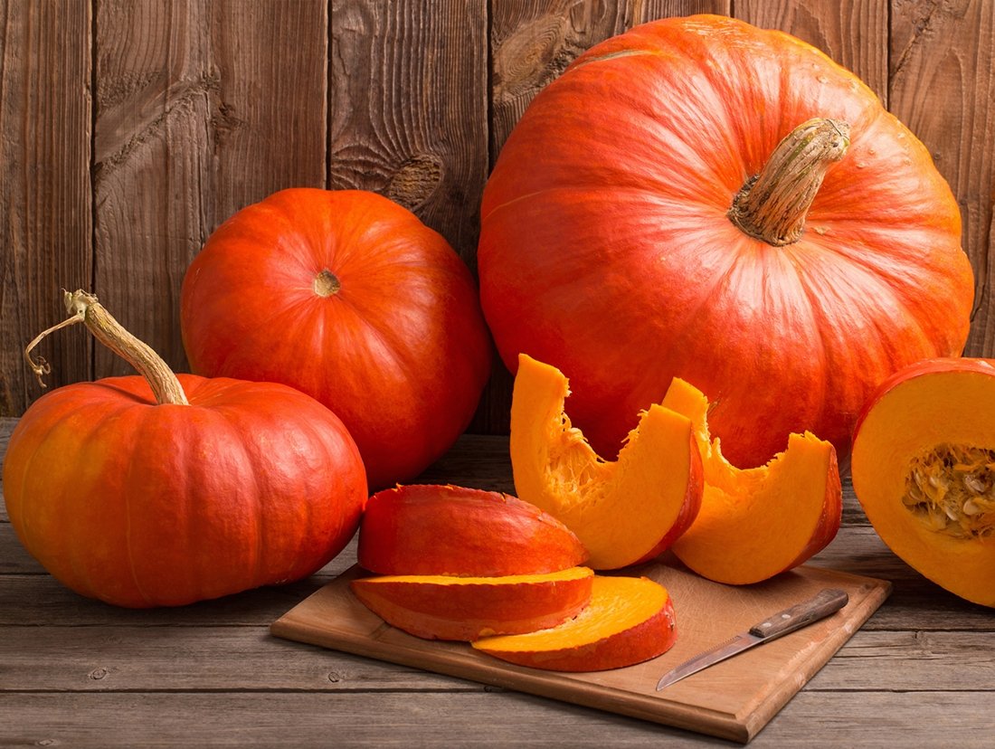 Compota de calabaza con ruiseñores de pino en almíbar y granizado de mandarina