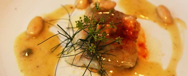 Bacalao al pilpil de almendras tiernas e hinojo