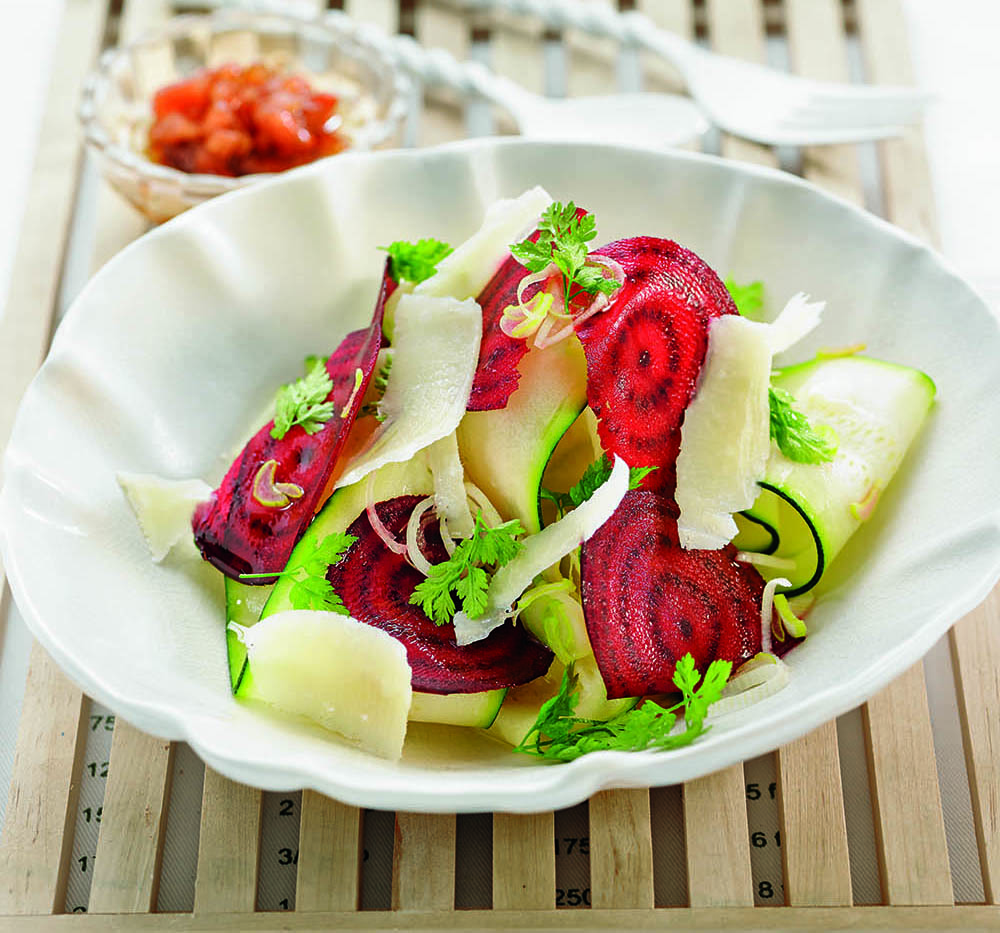 Carpaccio de carbassó, remolatxa i parmesà