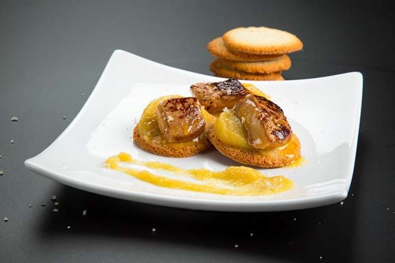Teulas con foie gras de pato y compota de manzana
