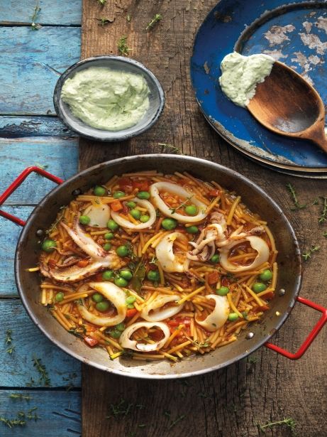 Fideos a la cazuela con cananas y pescado