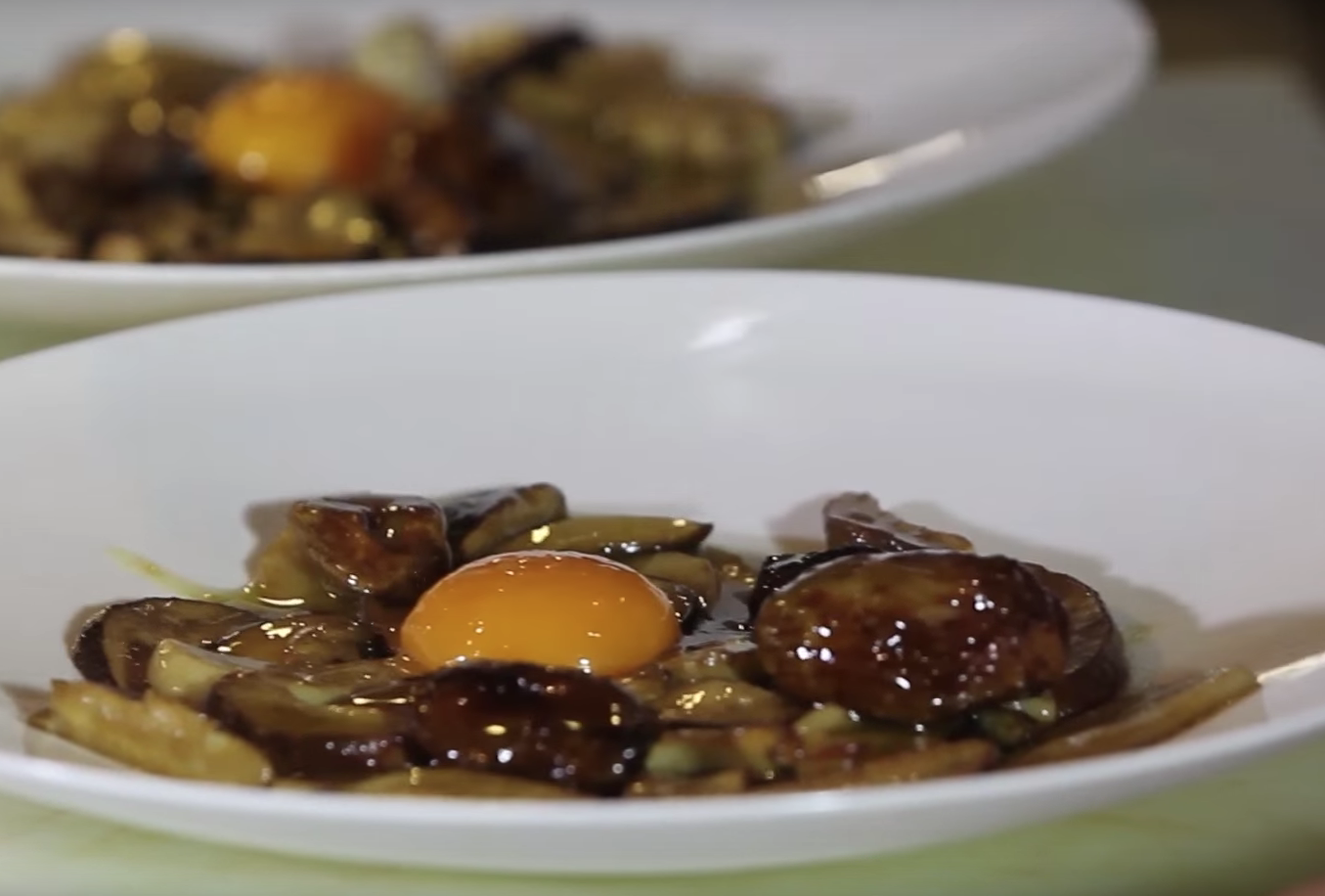 Escabetx de ceps amb vinagre de Mòdena amb rovell d'ou