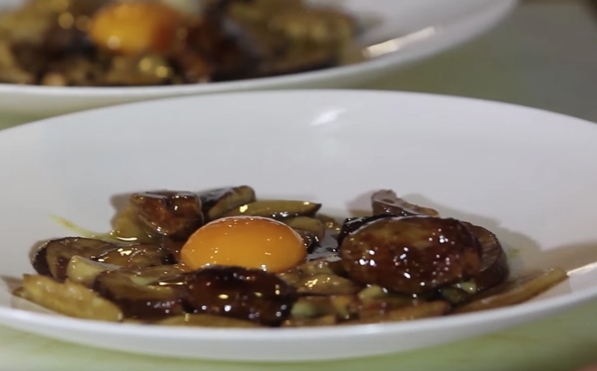 Escabetx de ceps amb vinagre de Mòdena amb rovell d'ou