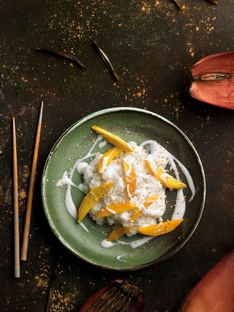 Pastel de arroz con mango y crema de coco