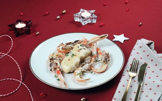 Lomos de merluza con bechamel de mariscos y cigalas