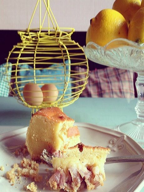 Pastel de mazapán y uva