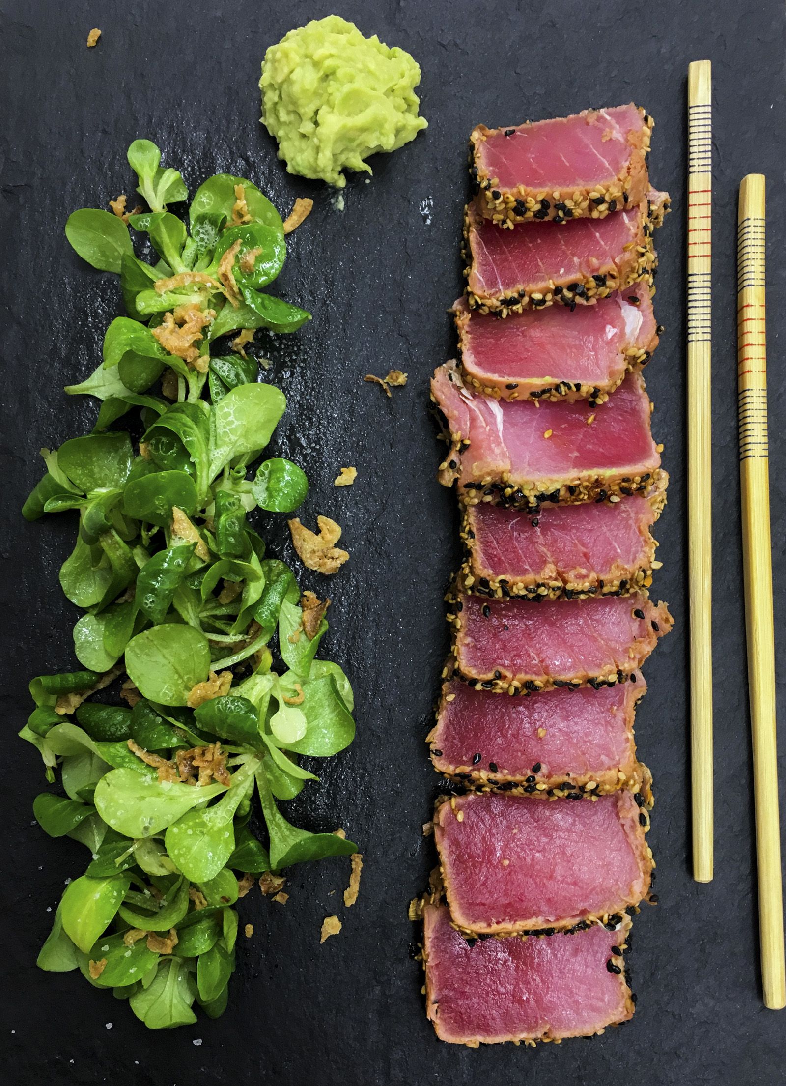 Tataki de tonyina vermella amb mel i soja