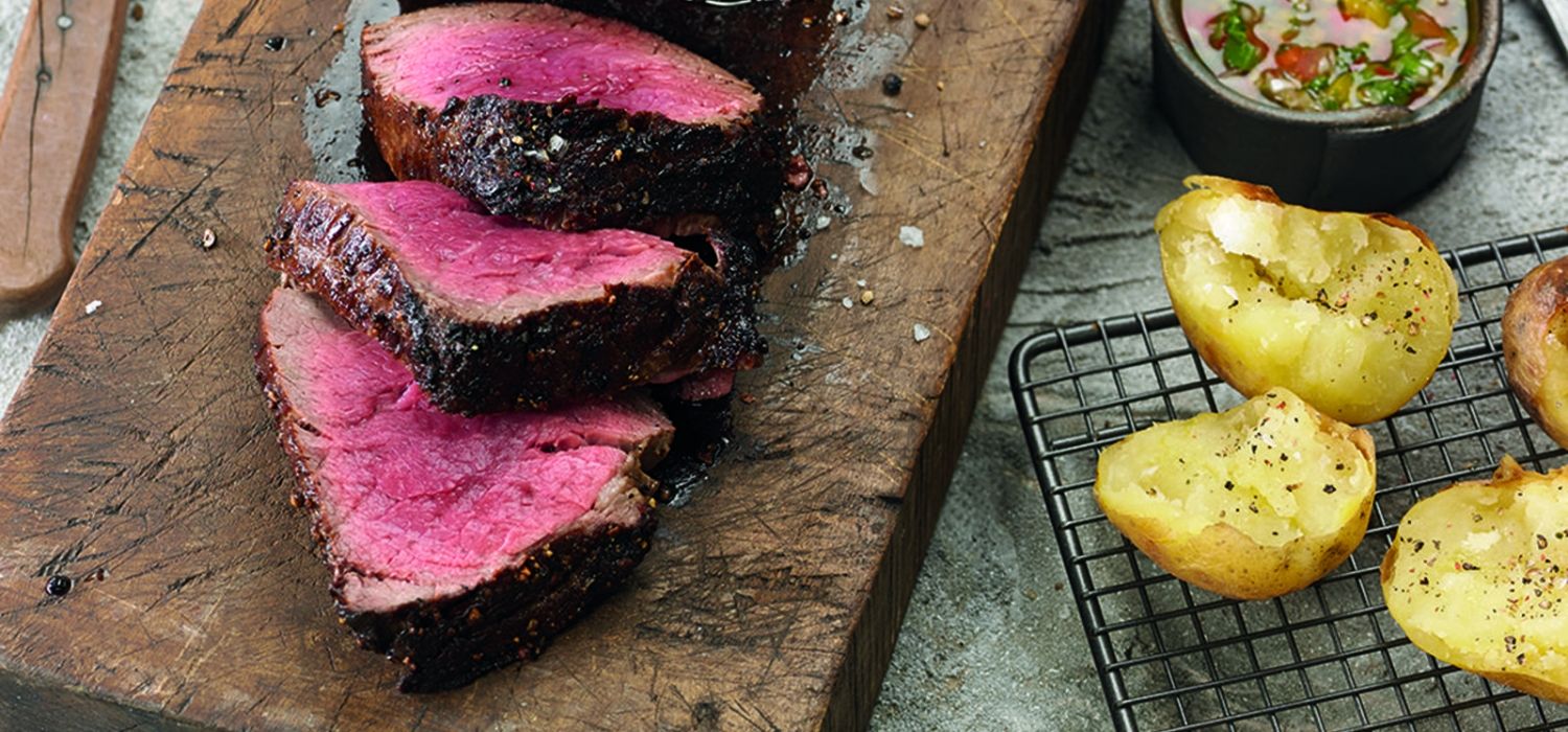 Filet de bou a la brasa amb salsa criolla i patates al caliu