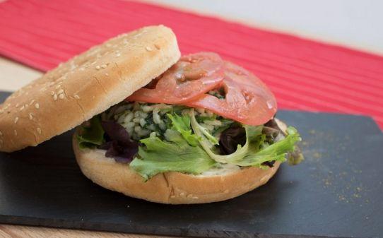 Hamburguesa de espinacas y arroz