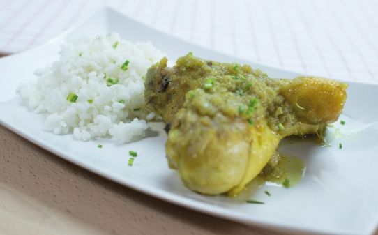 Pollo al curry con guarnición de arroz