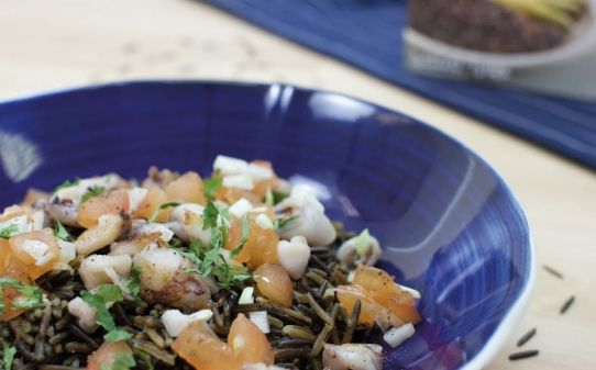 Salteado de cchipirones con arroz salvaje